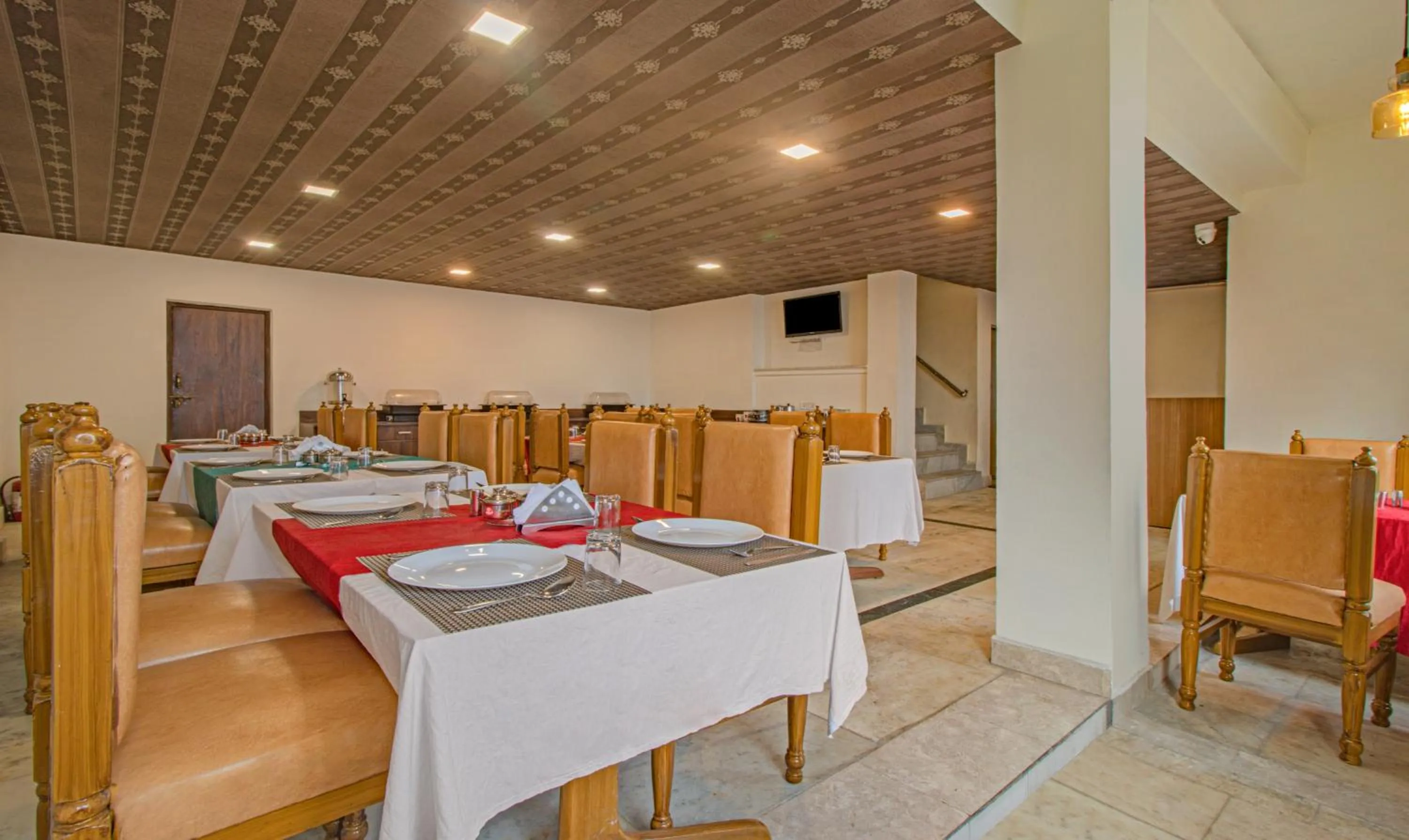 Restaurant/places to eat in Treebo Raj Mall Road