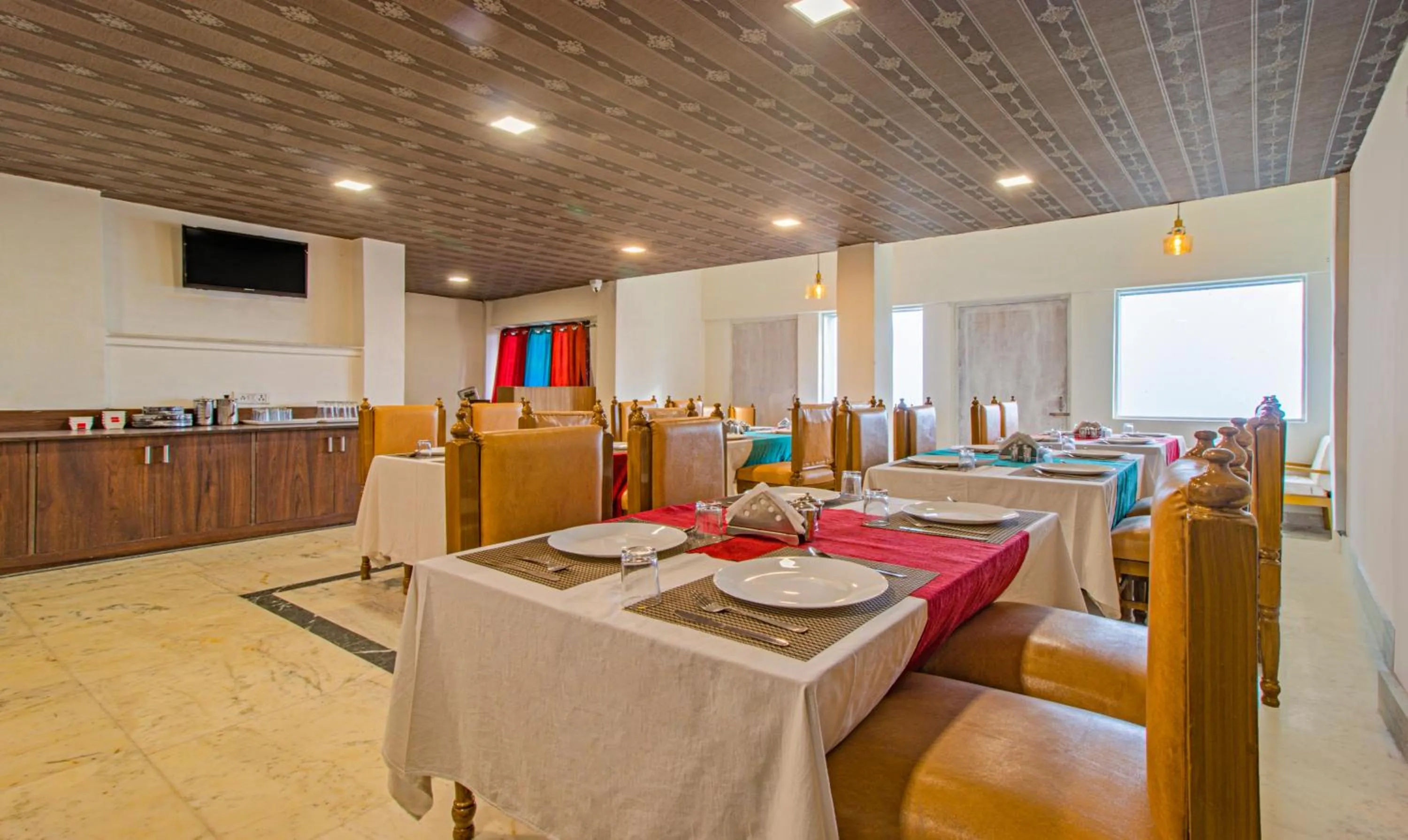 Restaurant/places to eat in Treebo Raj Mall Road