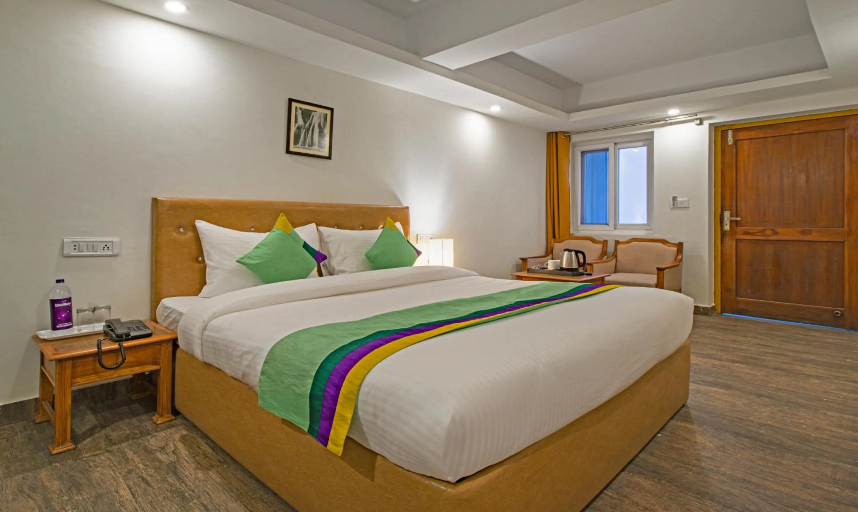 Bedroom, Bed in Treebo Raj Mall Road