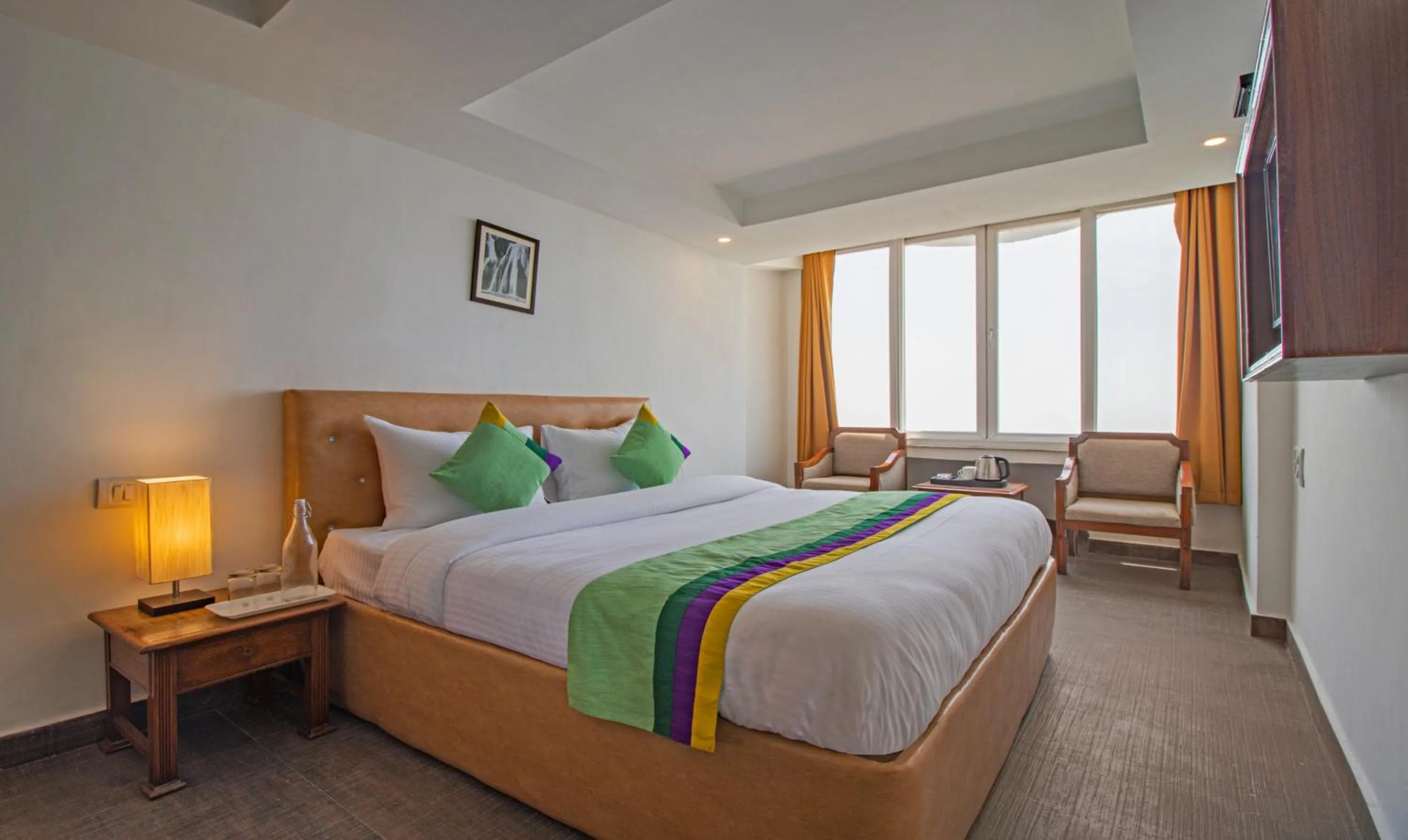 Bedroom, Bed in Treebo Raj Mall Road