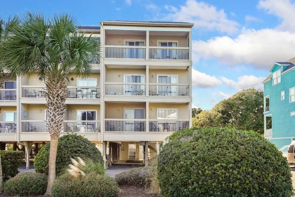 Property building in Beautiful Blue Ocean Condo