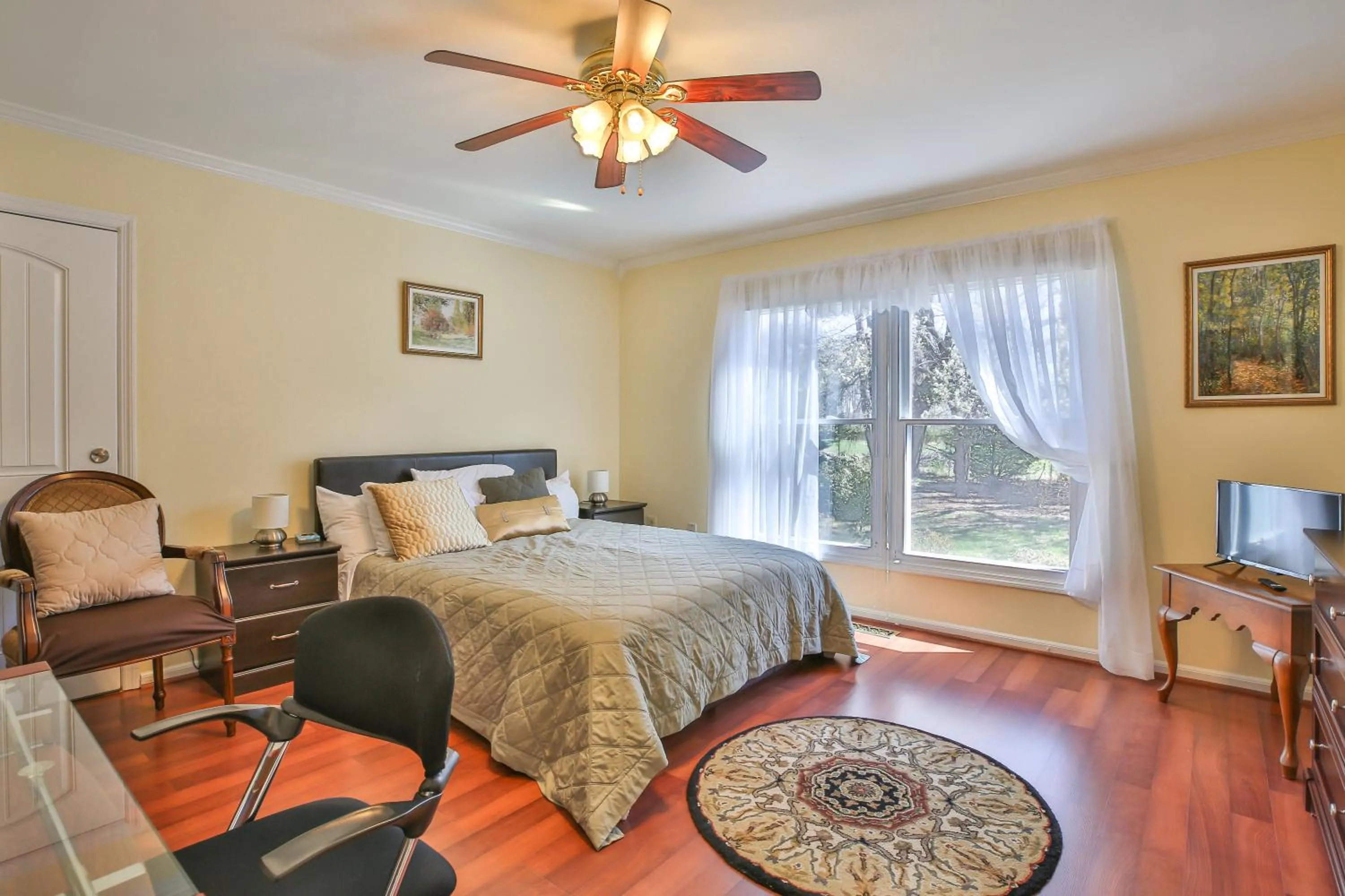 Photo of the whole room, Bed in Purcellville Home