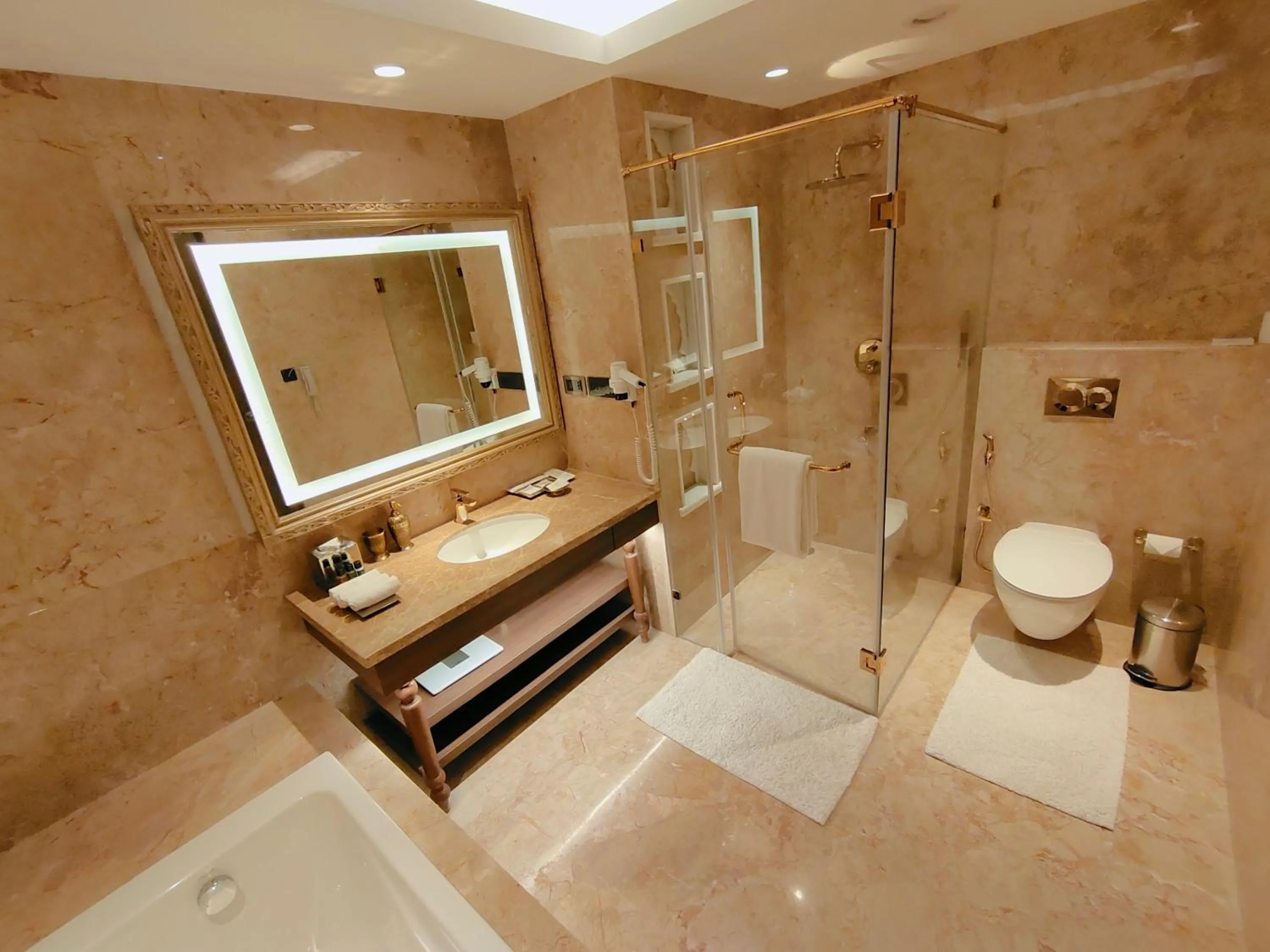 Shower in Kaldan Samudhra Palace