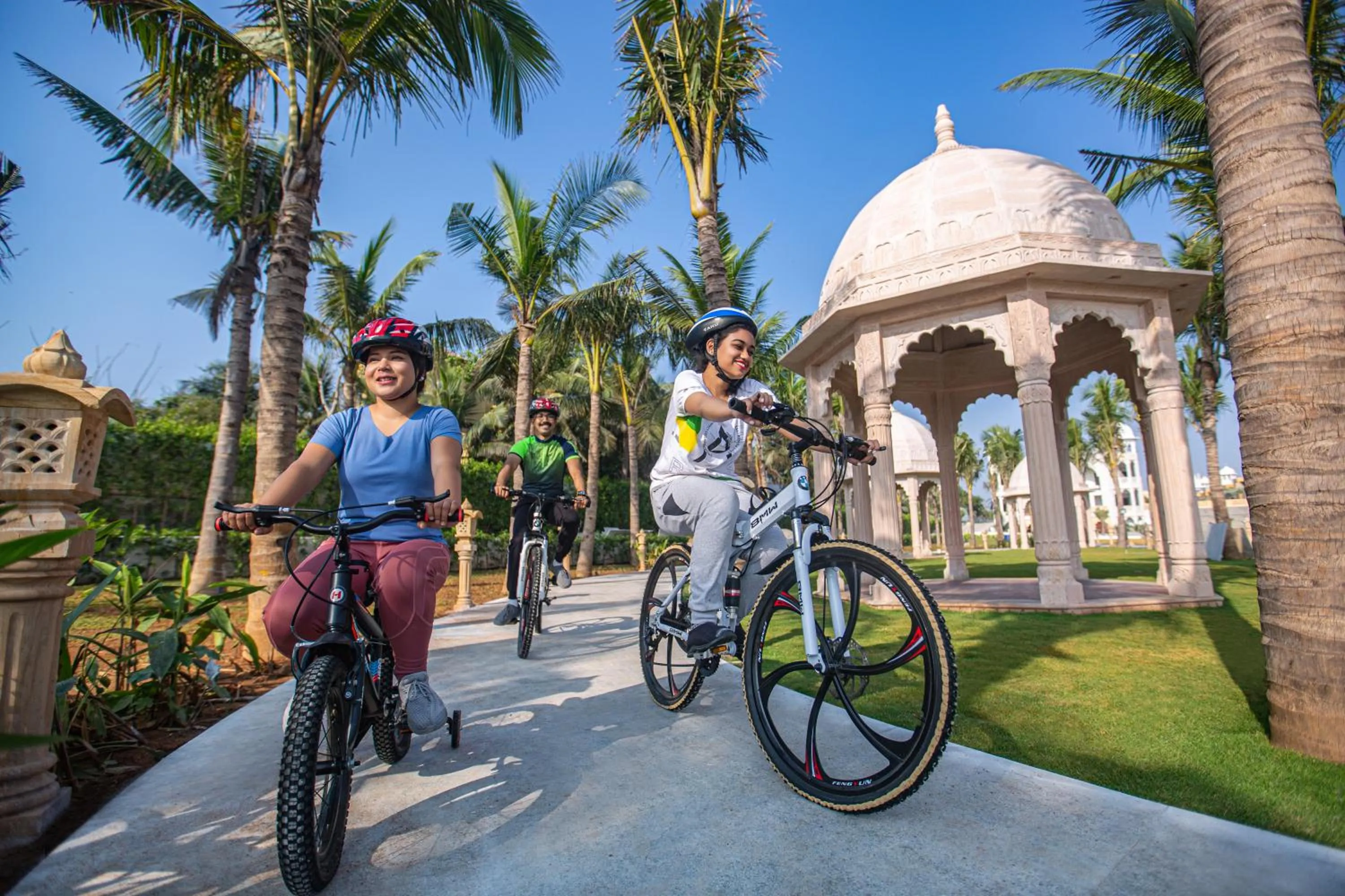 People in Kaldan Samudhra Palace