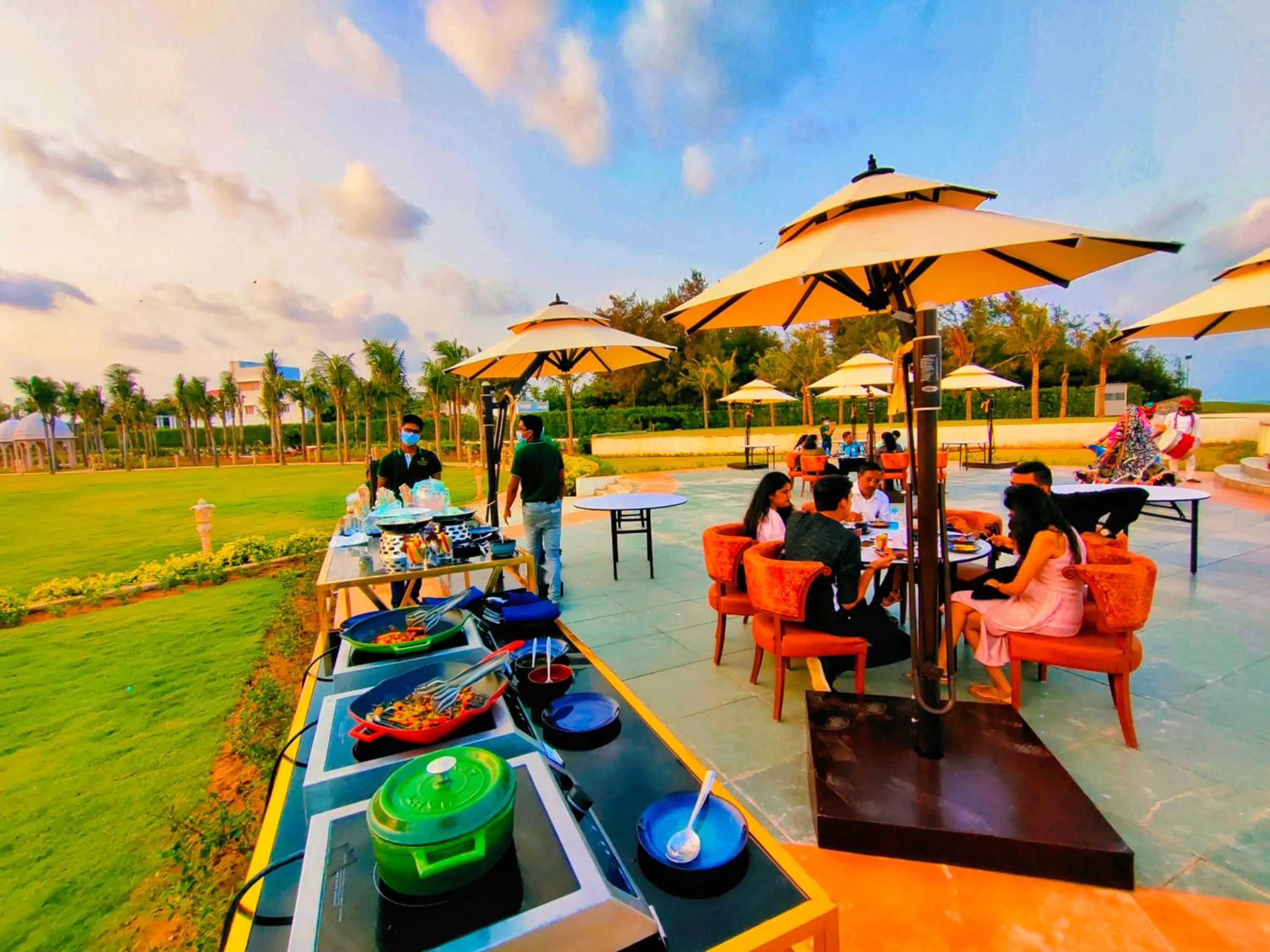 People in Kaldan Samudhra Palace