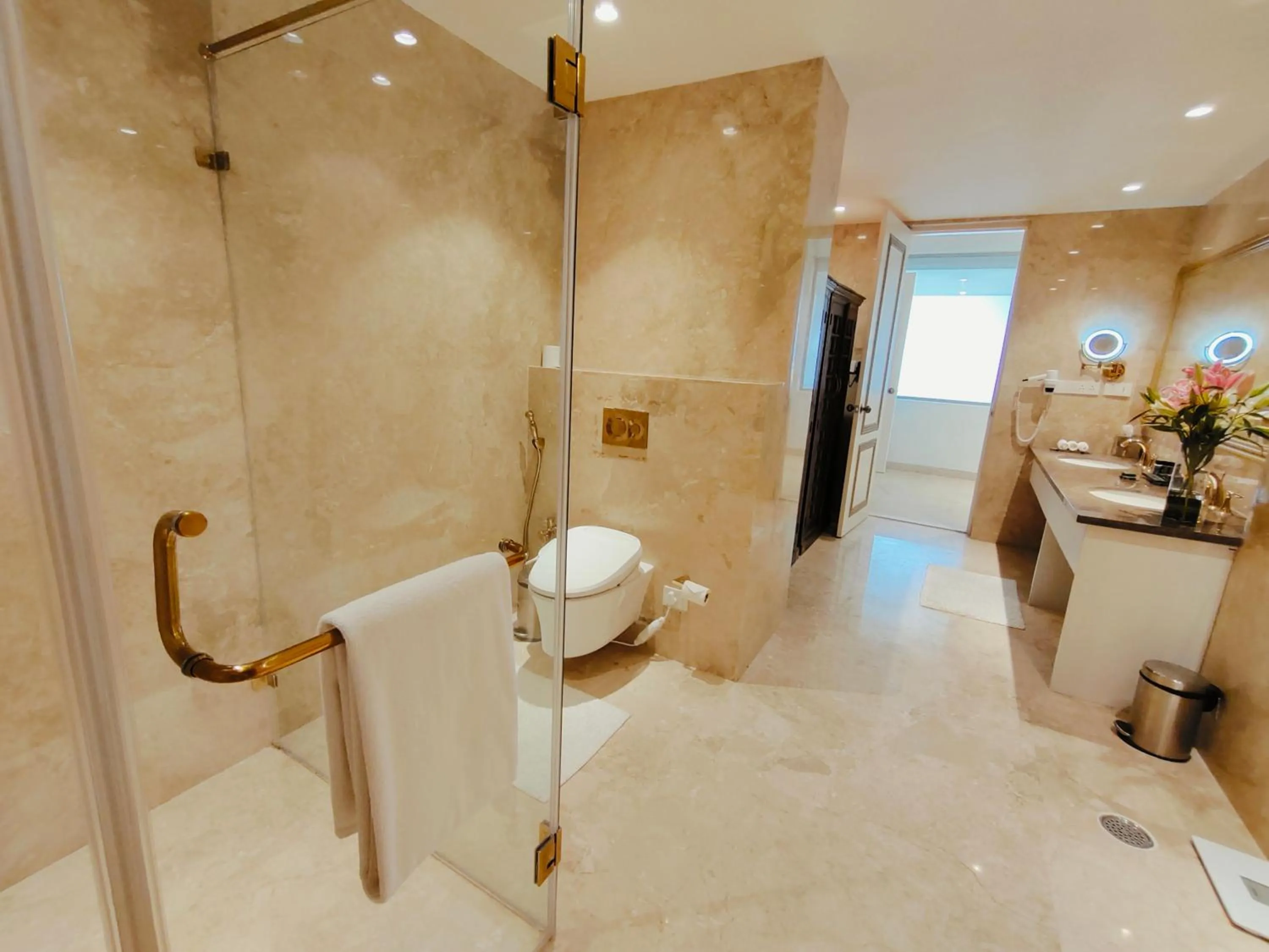 Shower in Kaldan Samudhra Palace