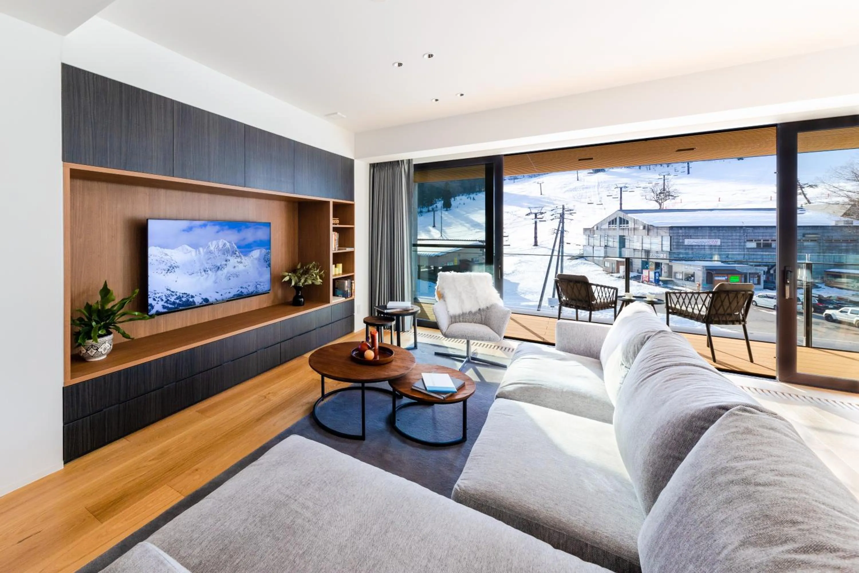 Living room in ROKA by HHG
