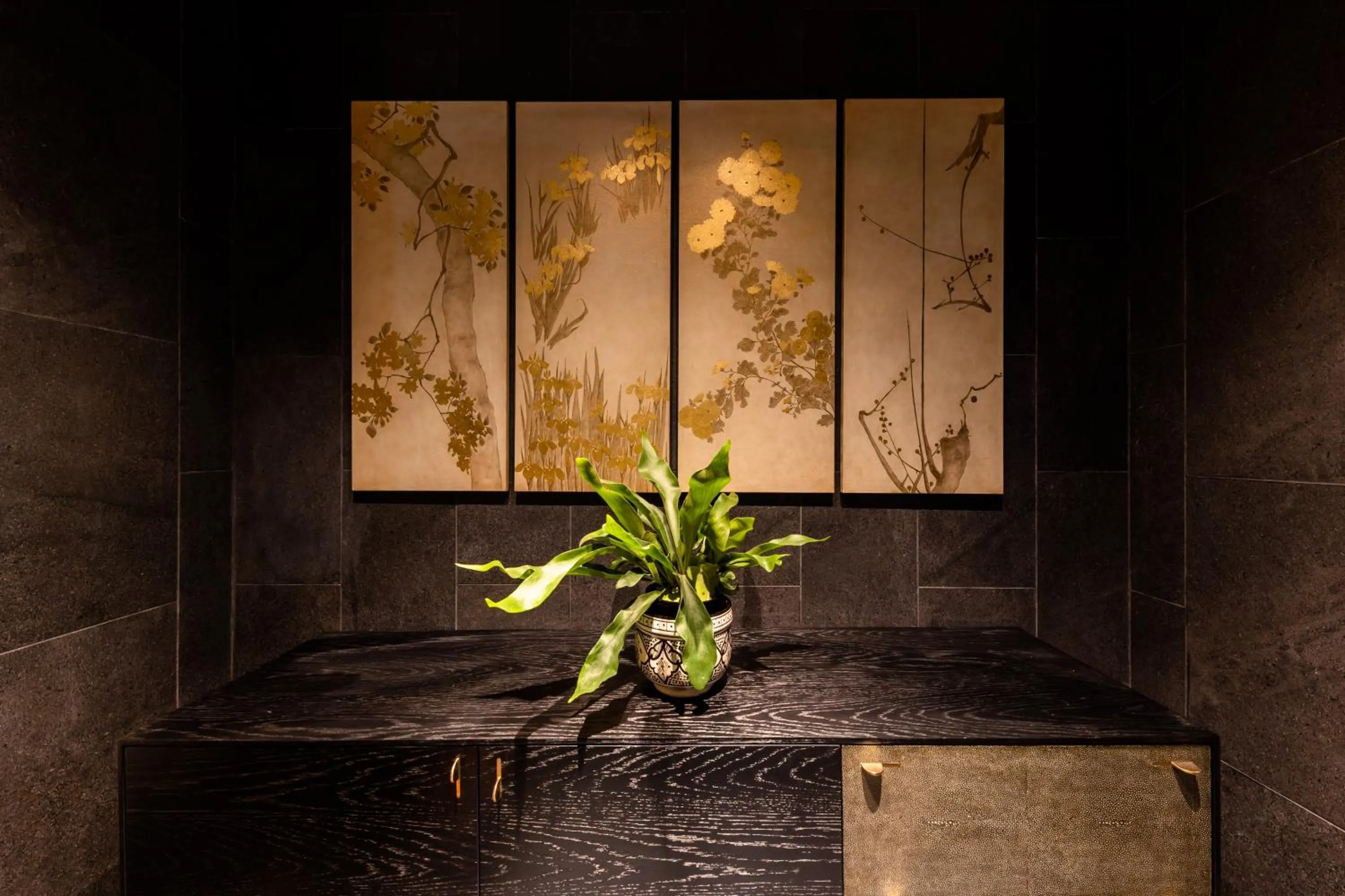 Facade/entrance in ROKA by HHG