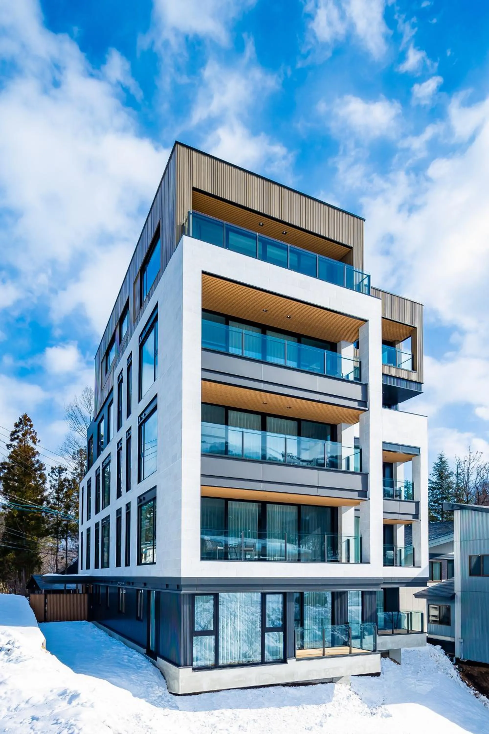 Property building in ROKA by HHG