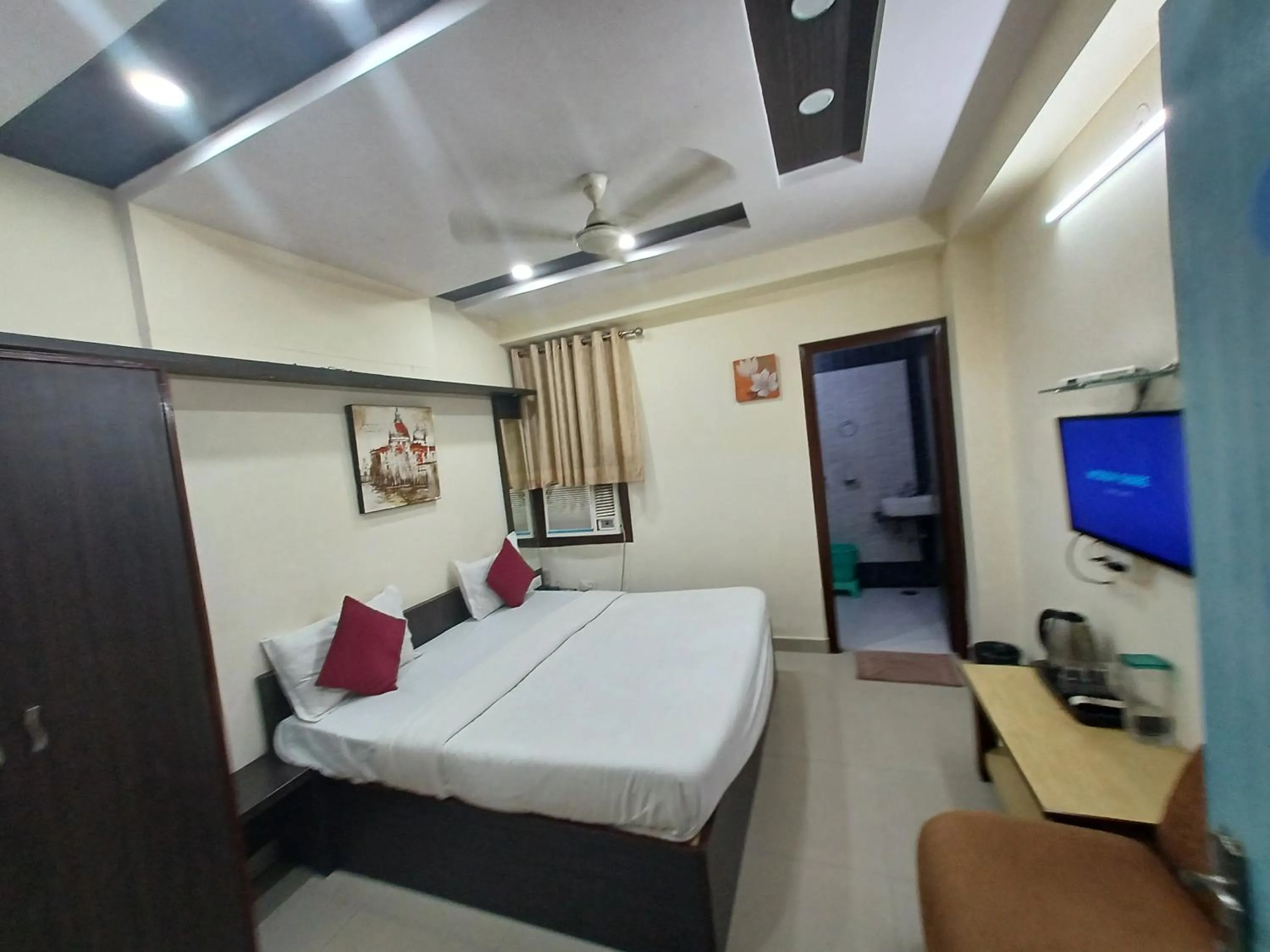 Bedroom, Bed in Hotel V inn Sindhi Camp