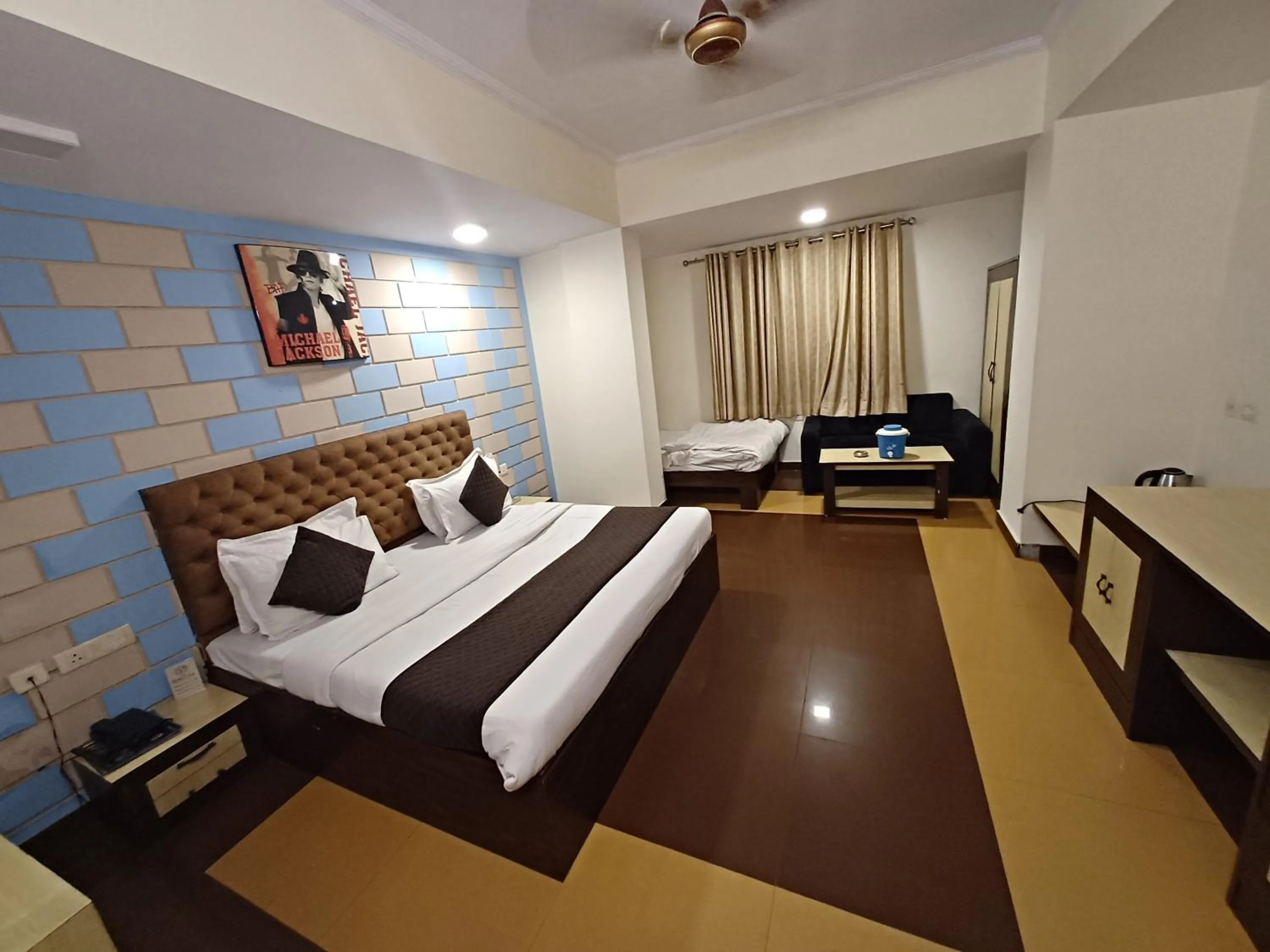 Bed in Hotel V inn Sindhi Camp