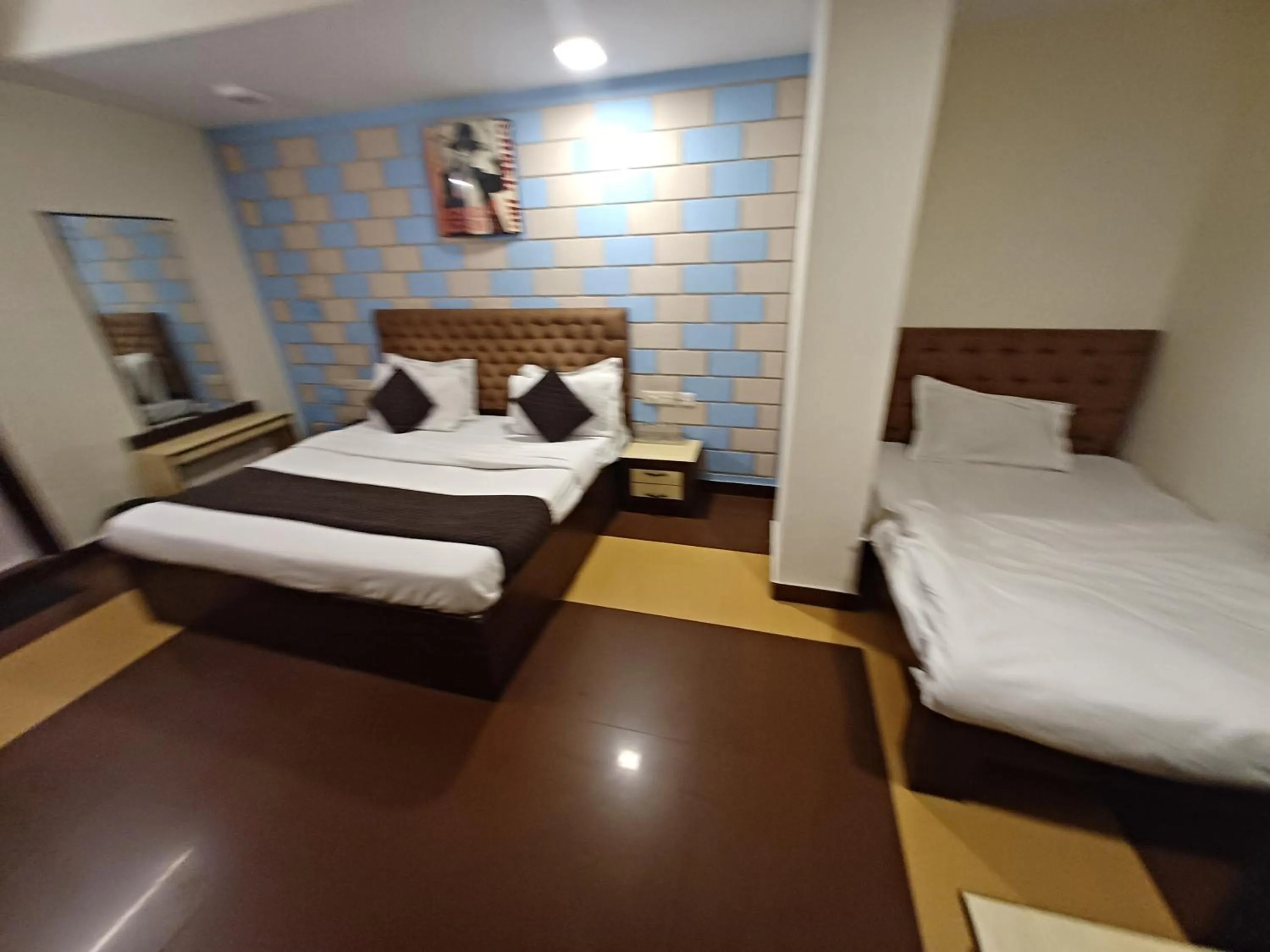 Bed in Hotel V inn Sindhi Camp