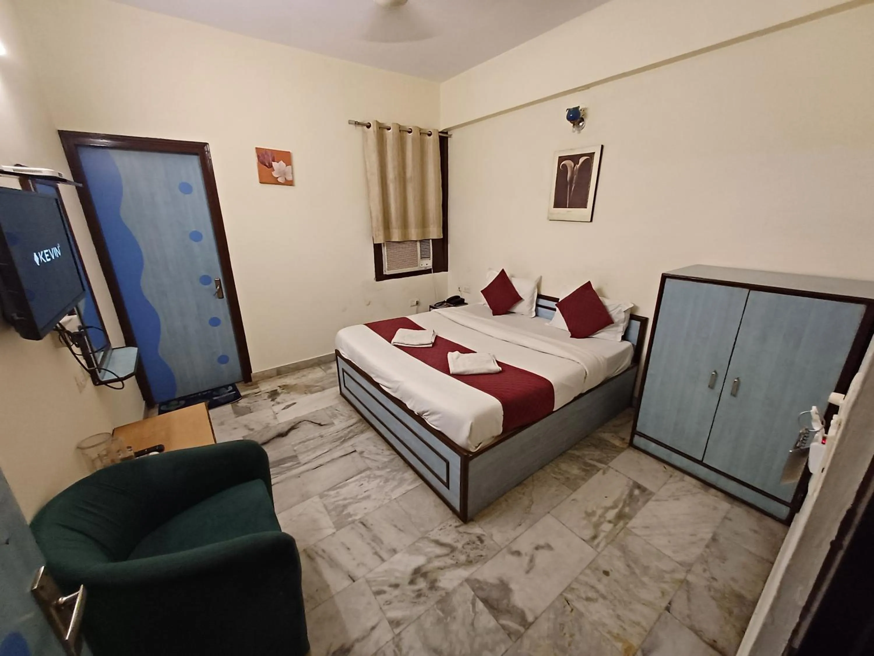 Bedroom, Bed in Hotel V inn Sindhi Camp