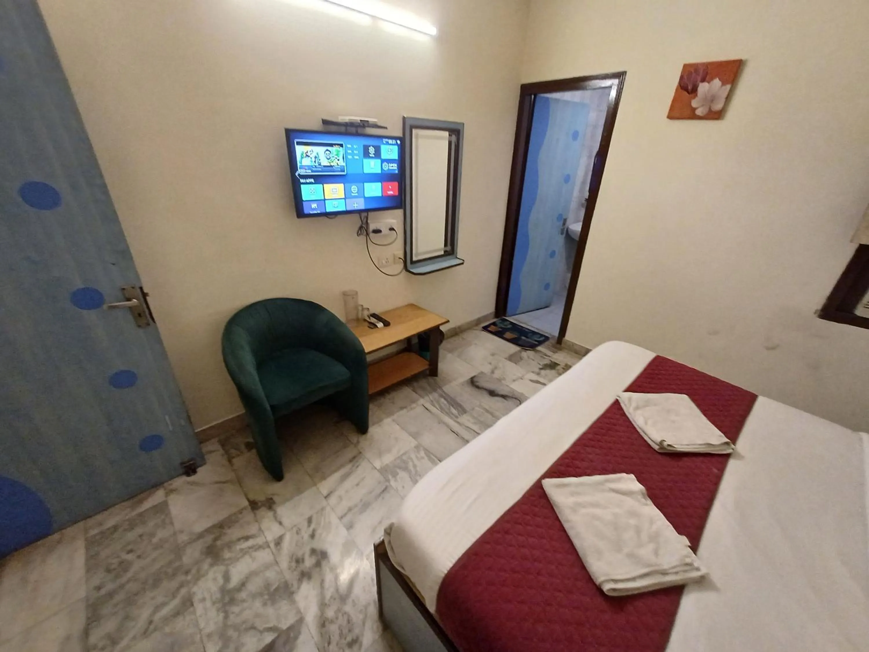 Bed in Hotel V inn Sindhi Camp