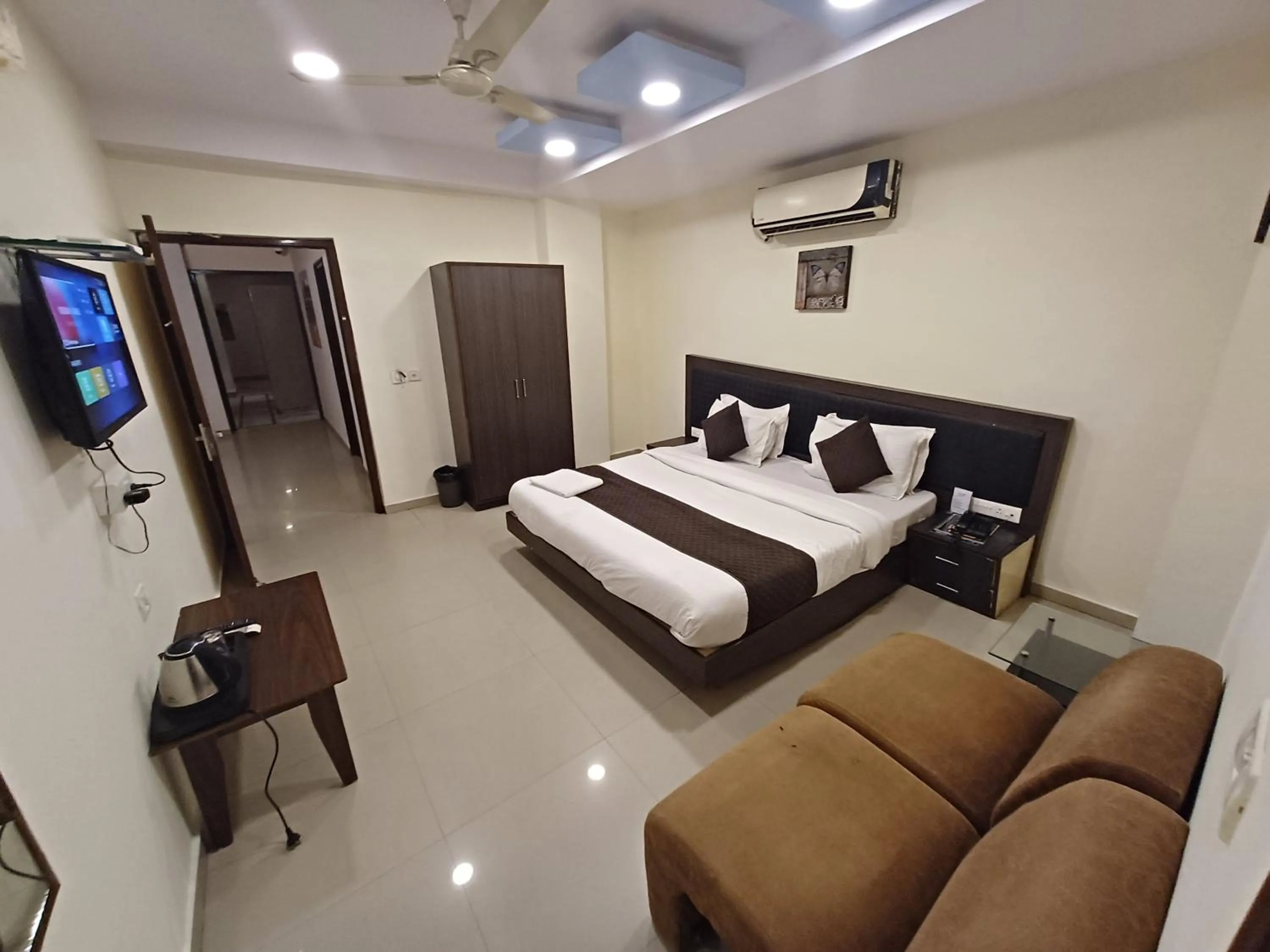 Bedroom, Bed in Hotel V inn Sindhi Camp