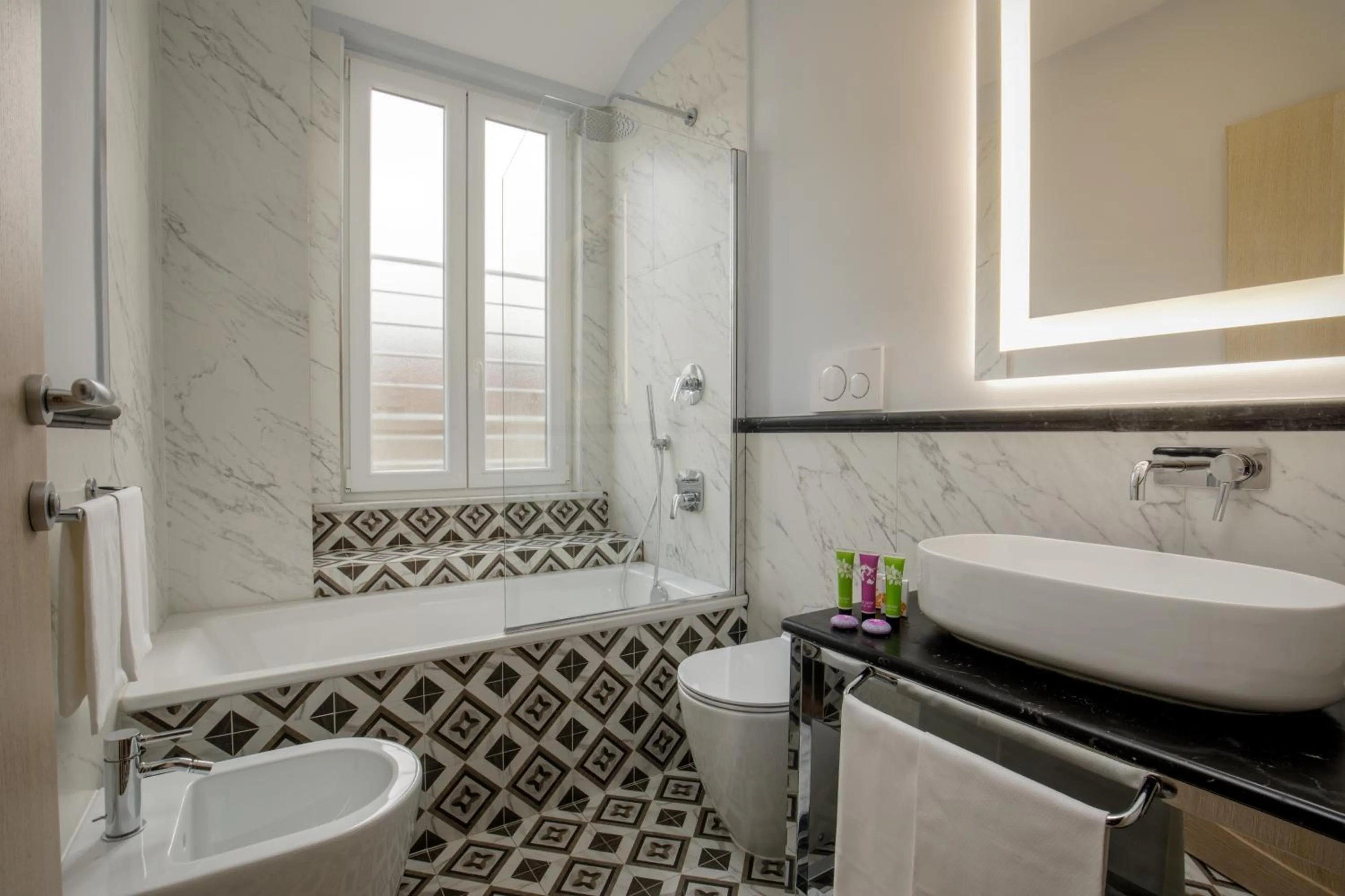 Toilet in Hotel Morgana