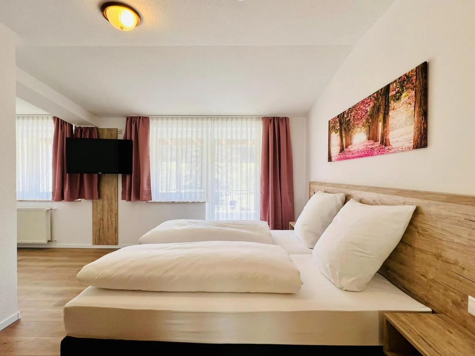 Photo of the whole room, Bed in Landhotel Tanneneck - ideal für Gruppen, Familien und Hunde