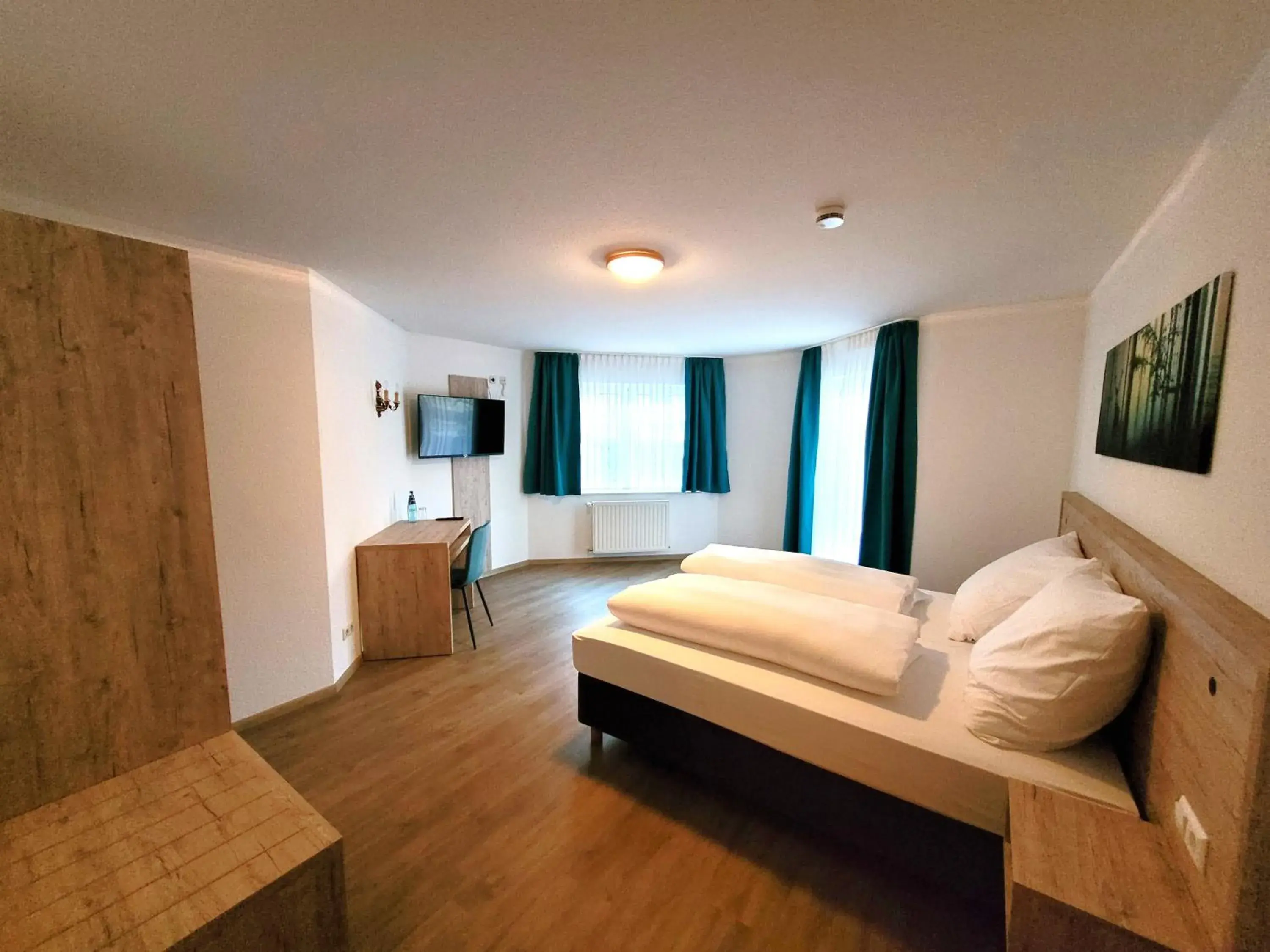 Large Double Room in Landhotel Tanneneck - ideal für Gruppen, Familien und Hunde Large Double Room in Landhotel Tanneneck - ideal für Gruppen, Familien und Hunde