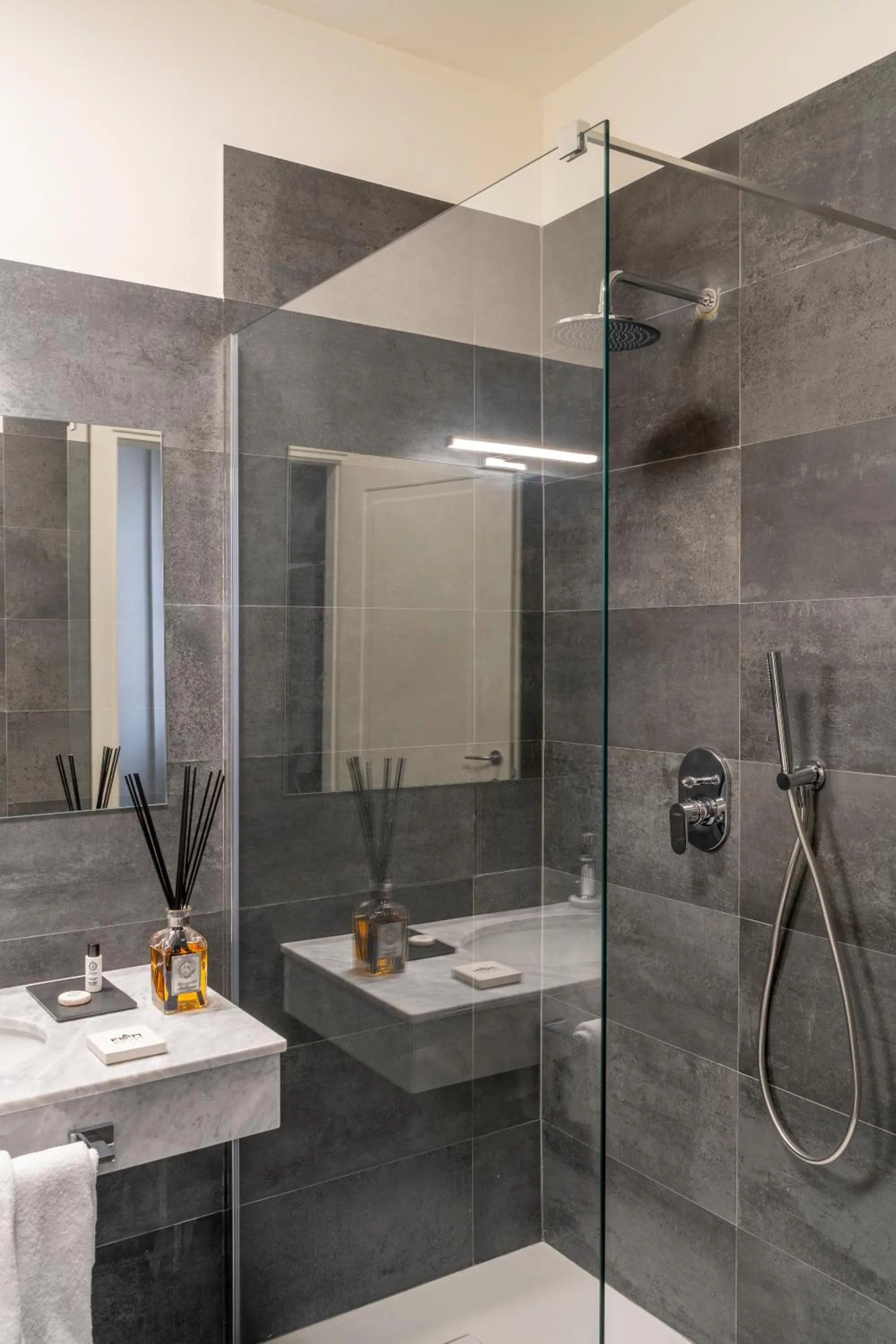 Bathroom in Flom Boutique Hotel