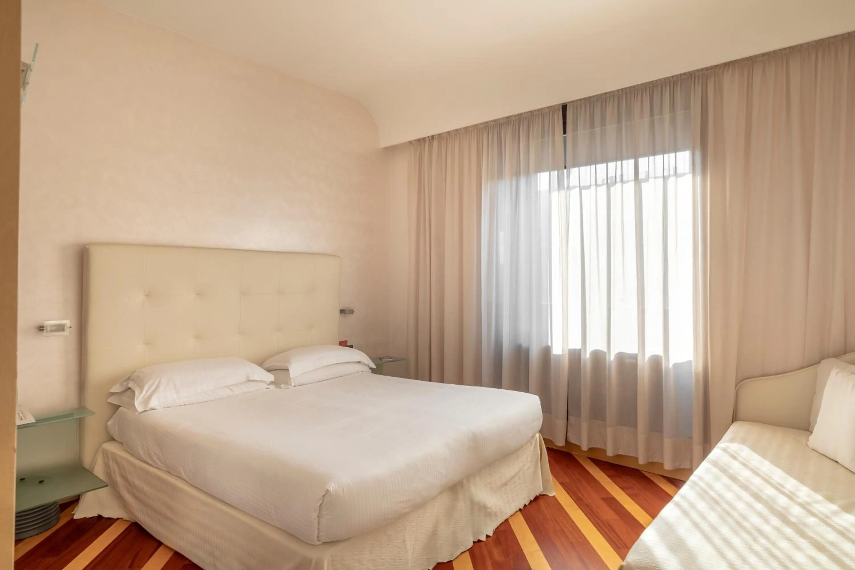 Bedroom, Bed in Hotel Sanpi Milano