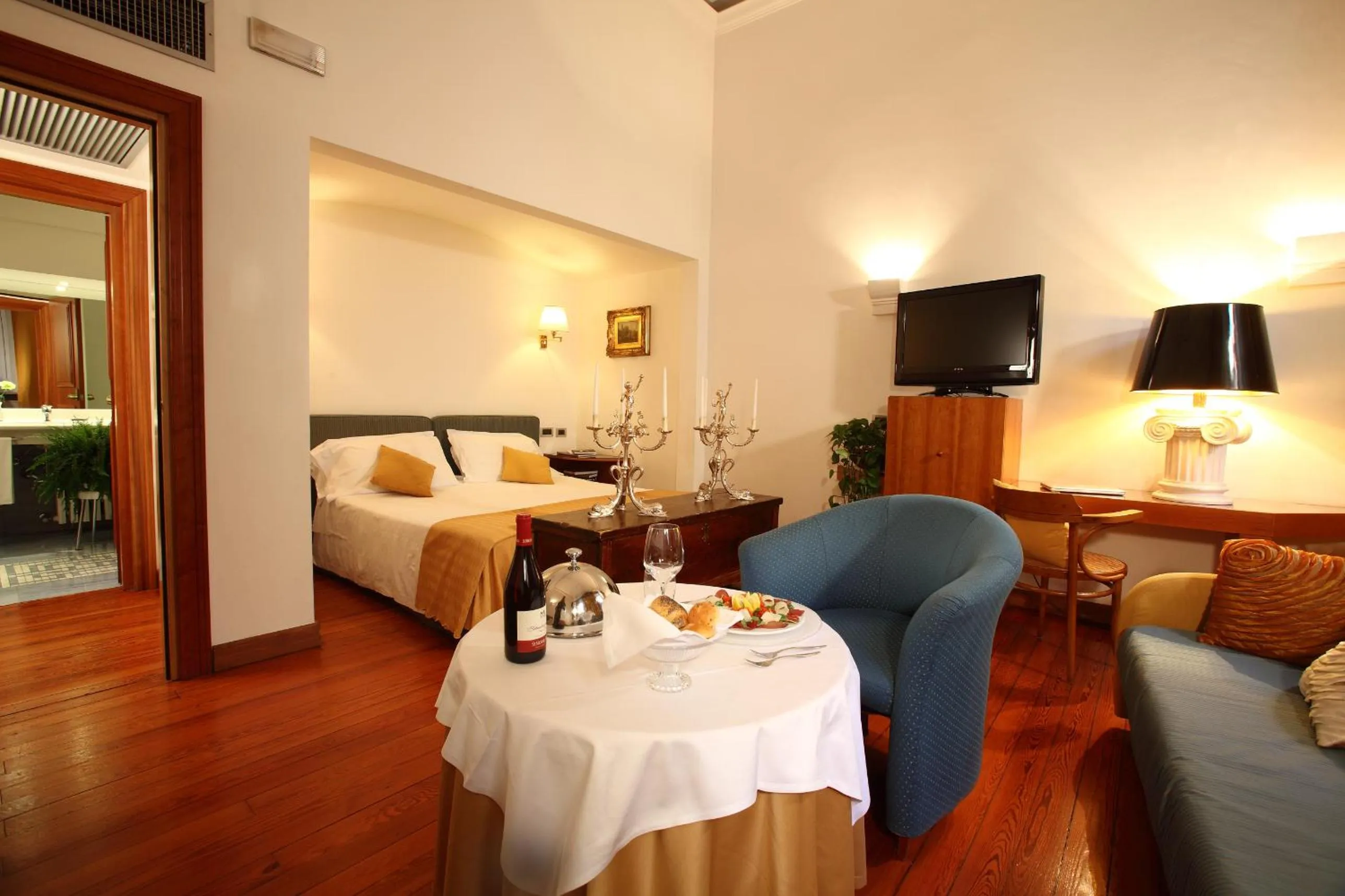 Photo of the whole room in Hotel Sanpi Milano