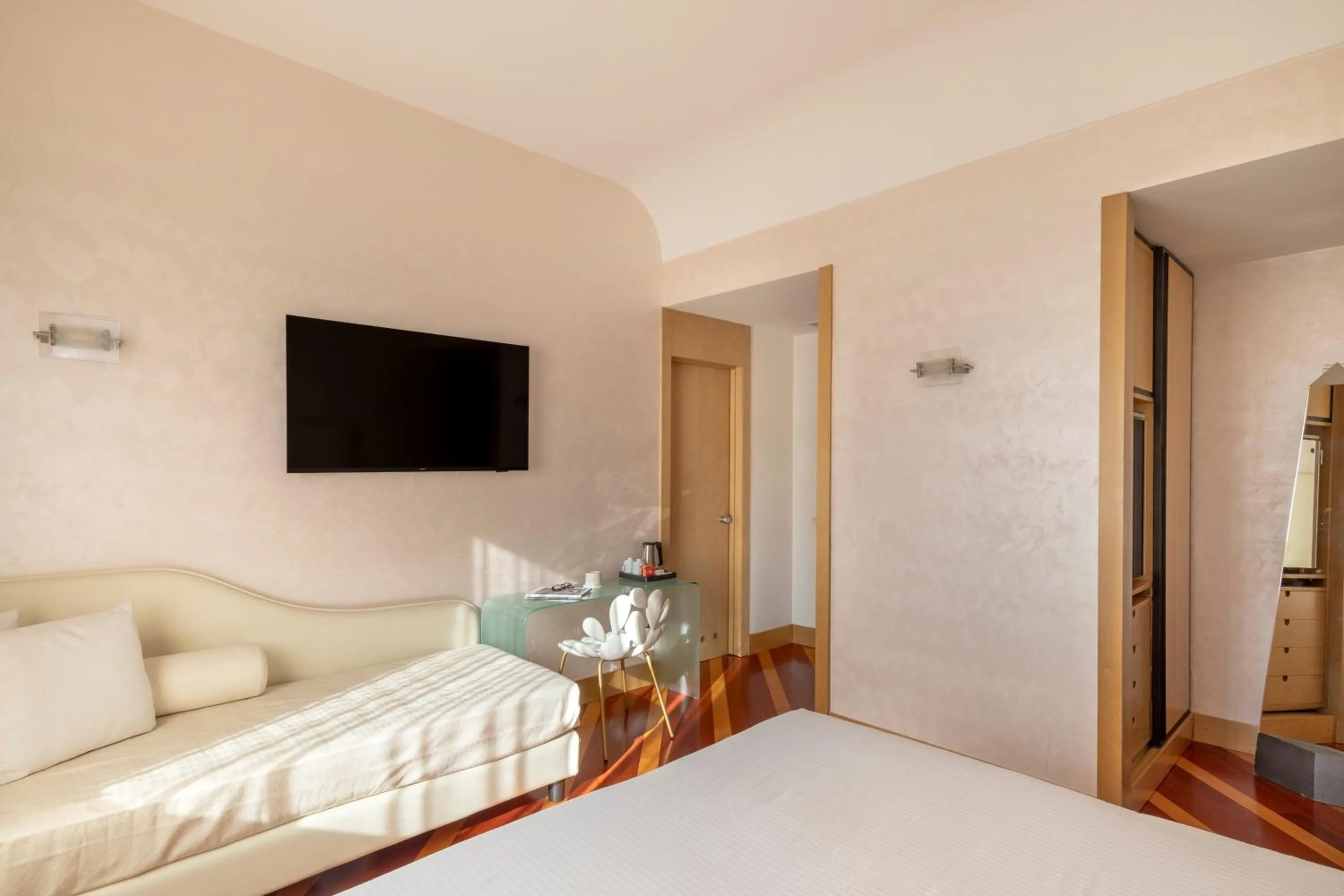 Bedroom, Bed in Hotel Sanpi Milano