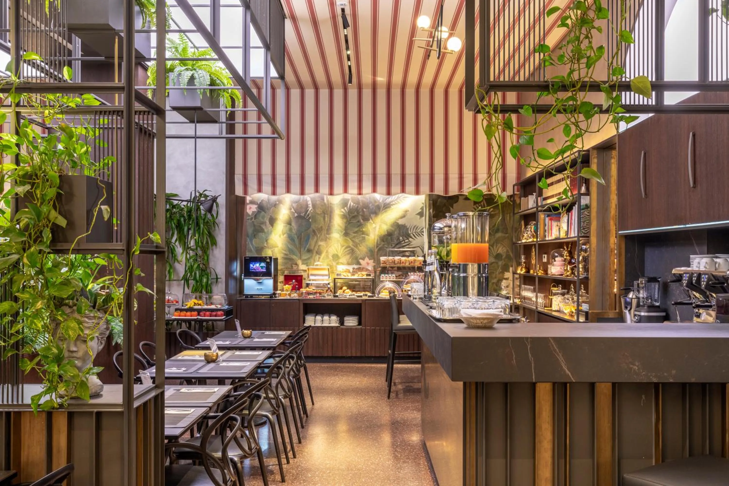 Restaurant/places to eat in Hotel Sanpi Milano