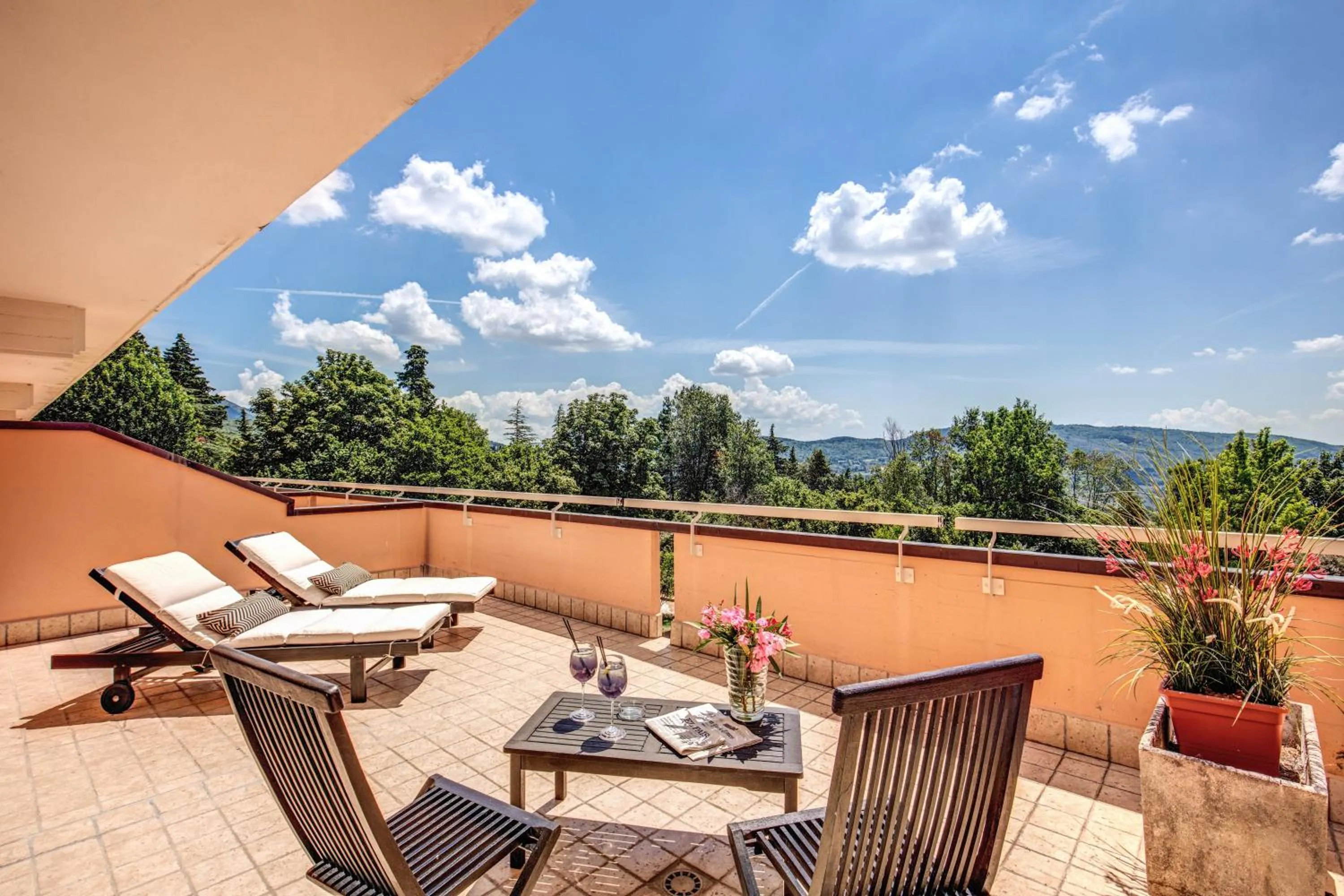 Garden in Demidoff Country Resort