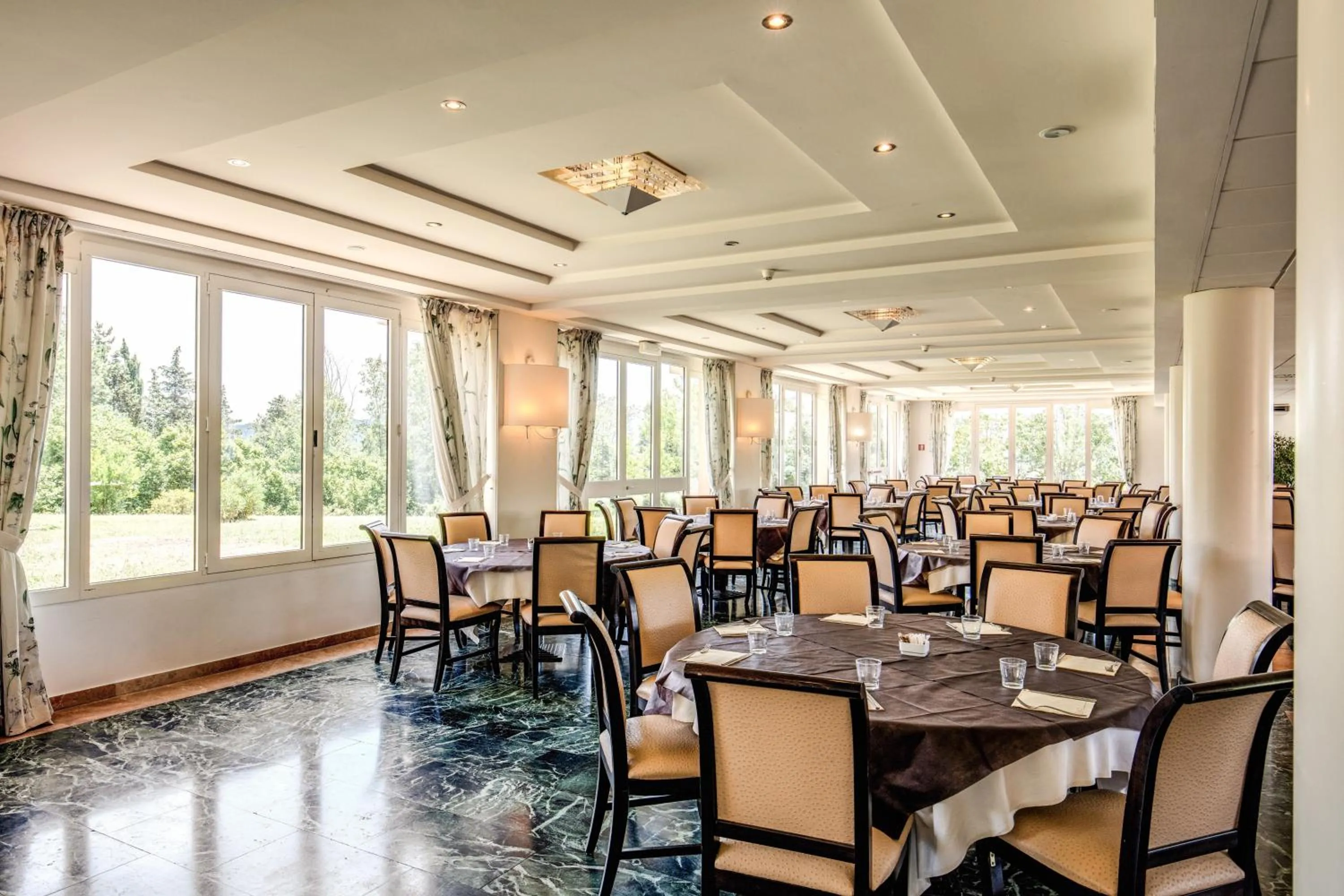 Restaurant/Places to Eat in Demidoff Country Resort