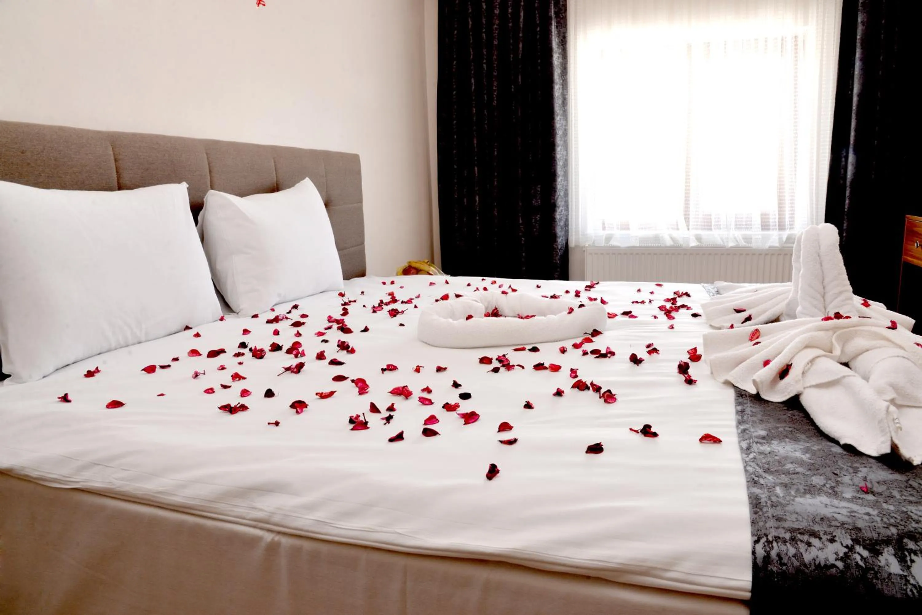 Bed in Zümrüt Palas Otel