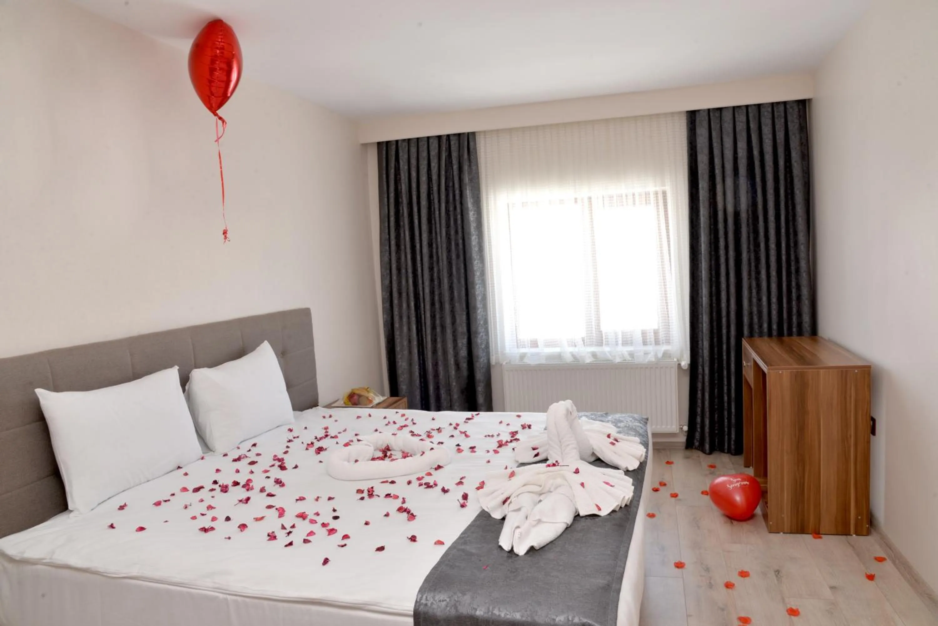 Bed in Zümrüt Palas Otel