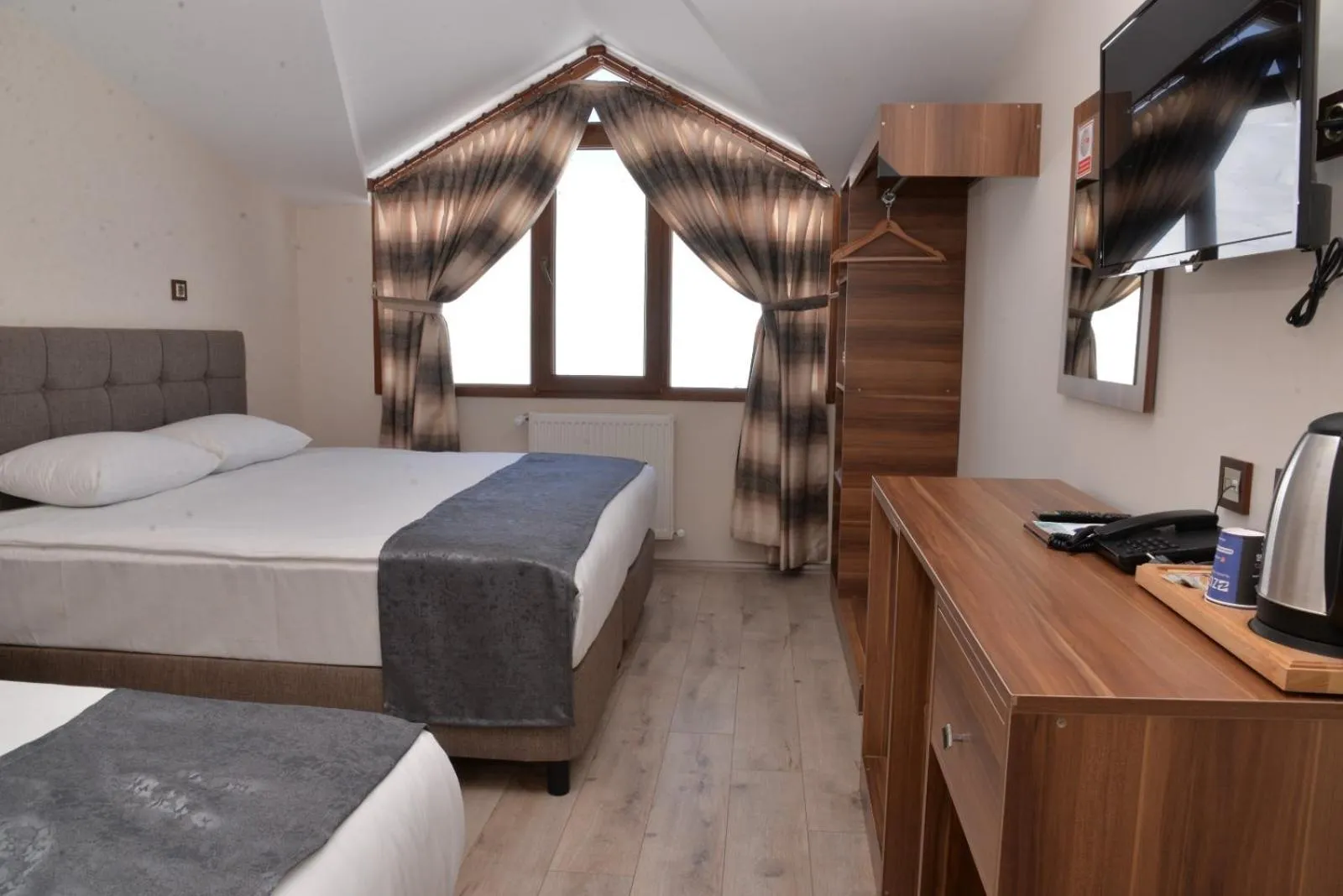 Bedroom, Bed in Zümrüt Palas Otel