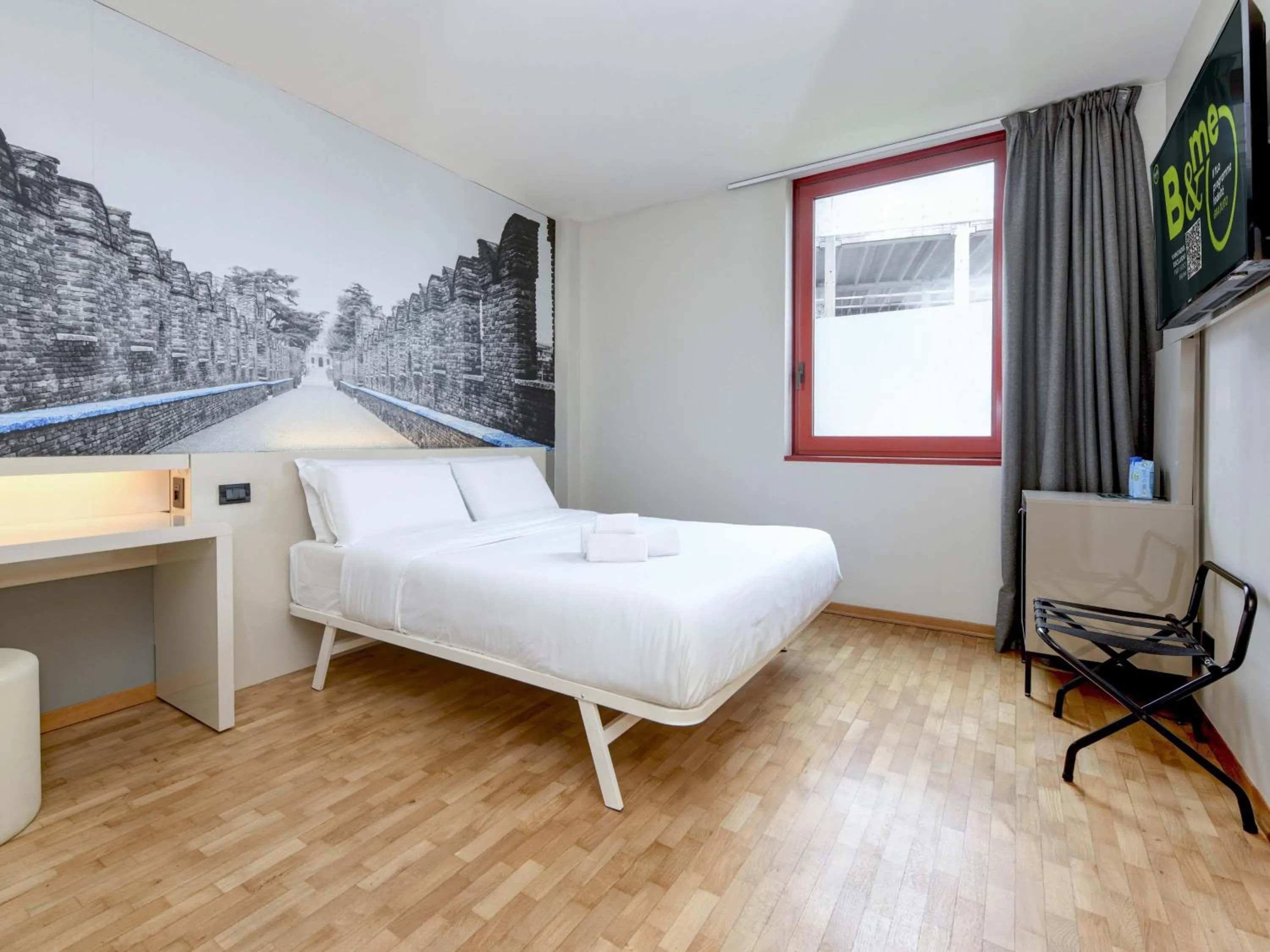 Photo of the whole room, Bed in B&B Hotel Verona