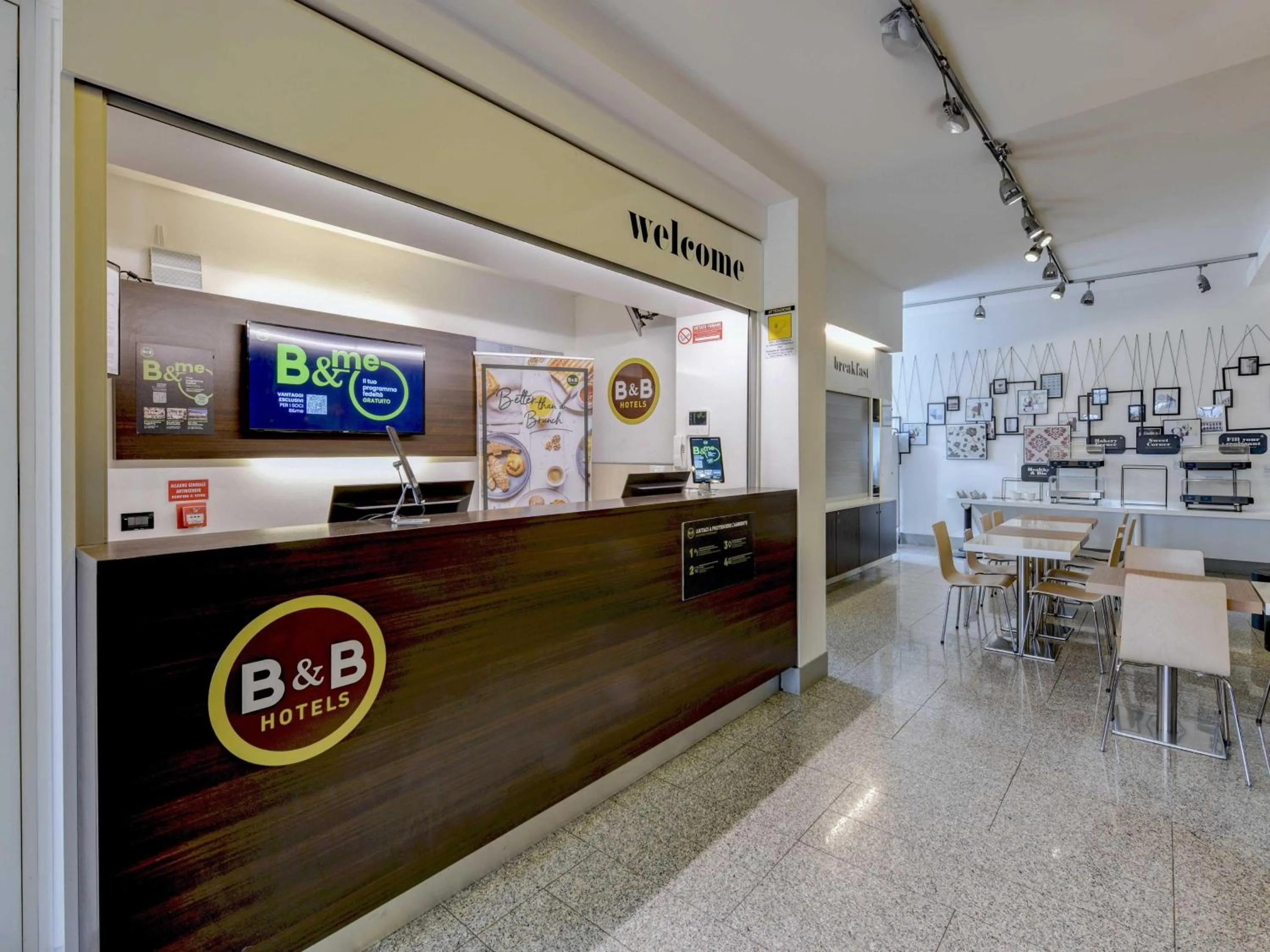 Lobby or reception in B&B Hotel Verona