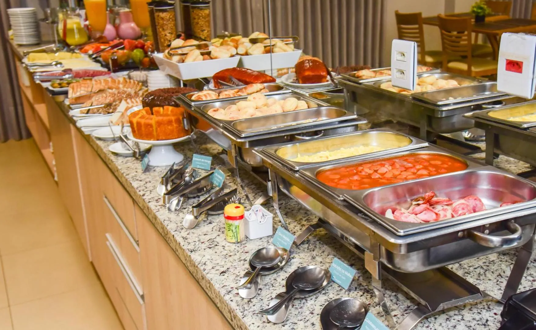 Breakfast in Hotel Plaza Garden