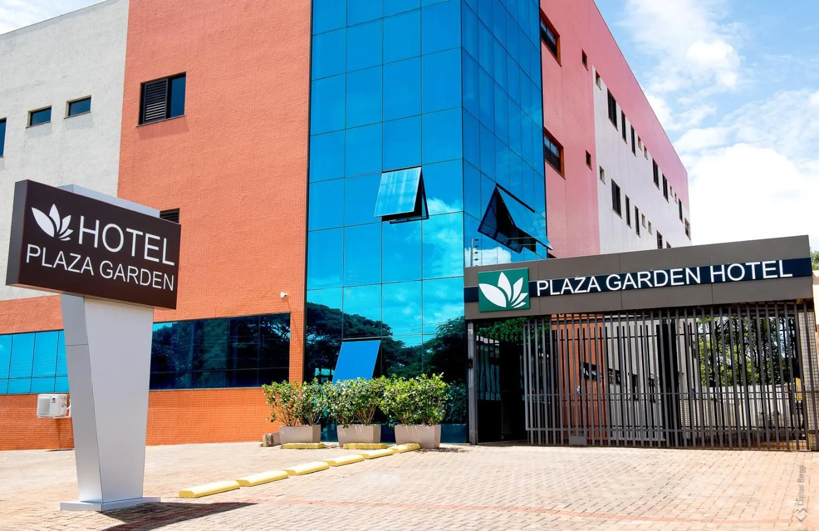 Property building in Hotel Plaza Garden
