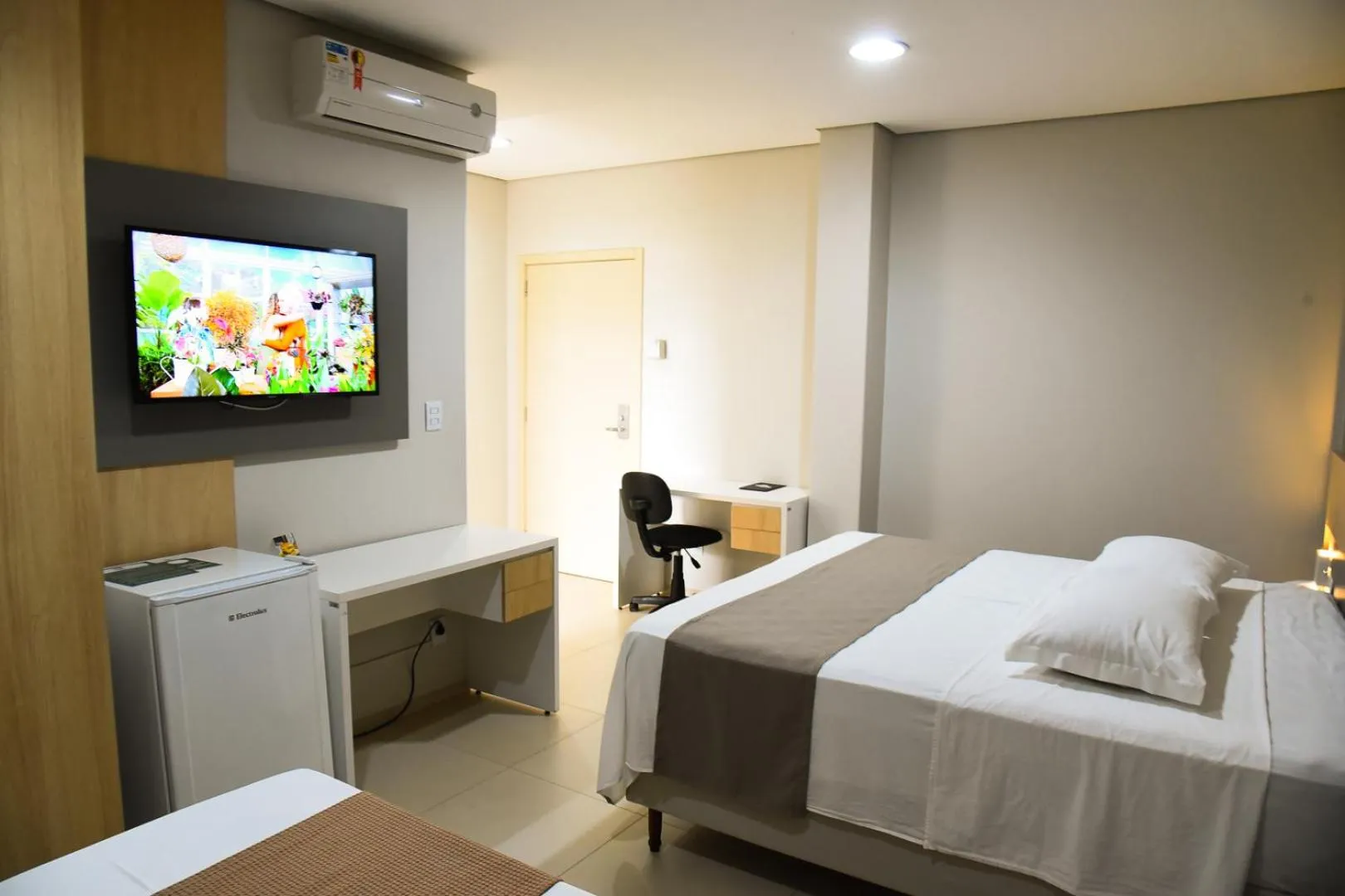 Bedroom, Bed in Hotel Plaza Garden