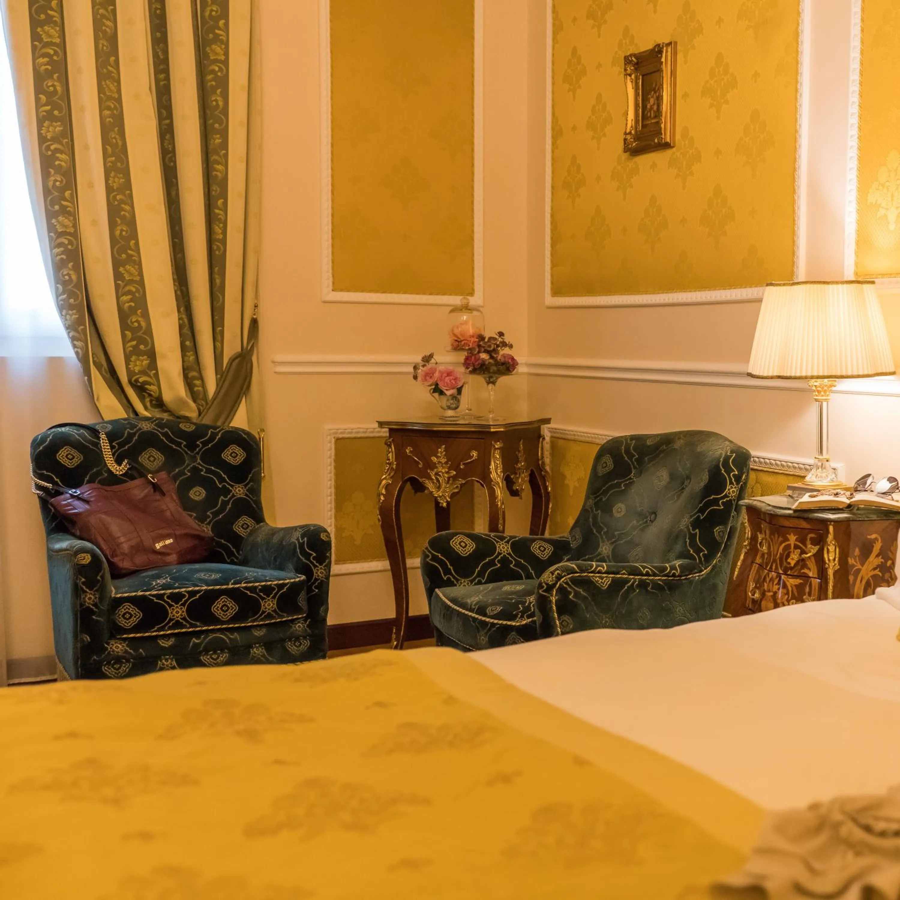 Bedroom, Bed in Hotel Bernini Palace
