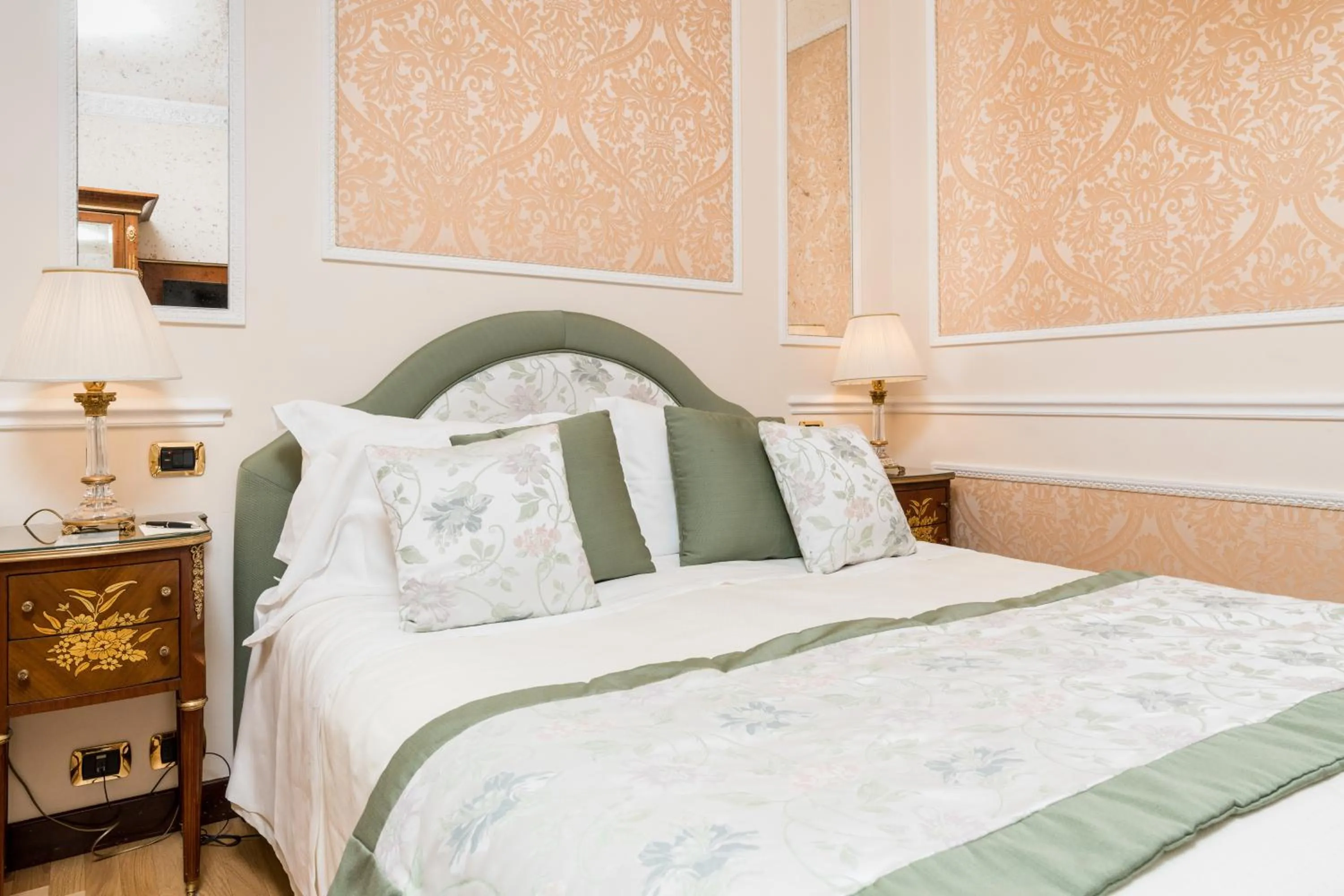 Bed in Hotel Bernini Palace