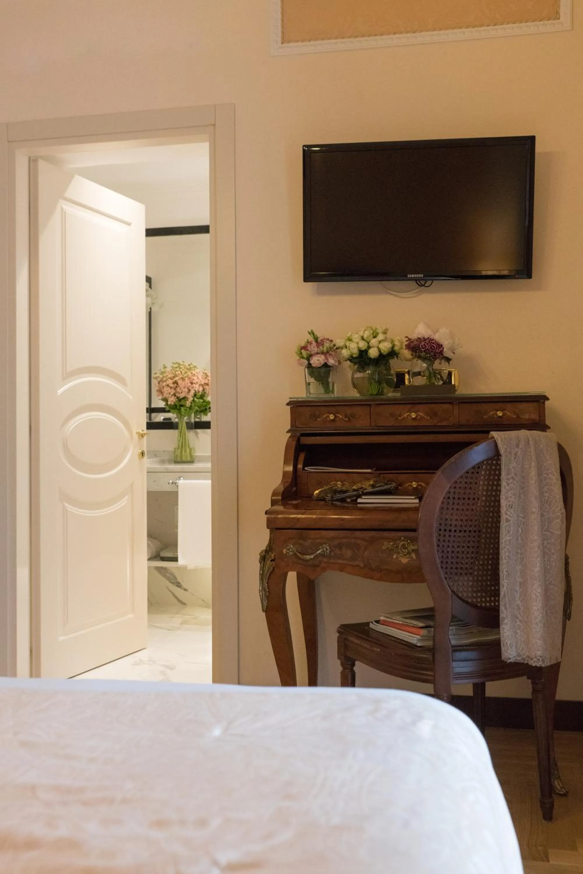 Bedroom, Bed in Hotel Bernini Palace