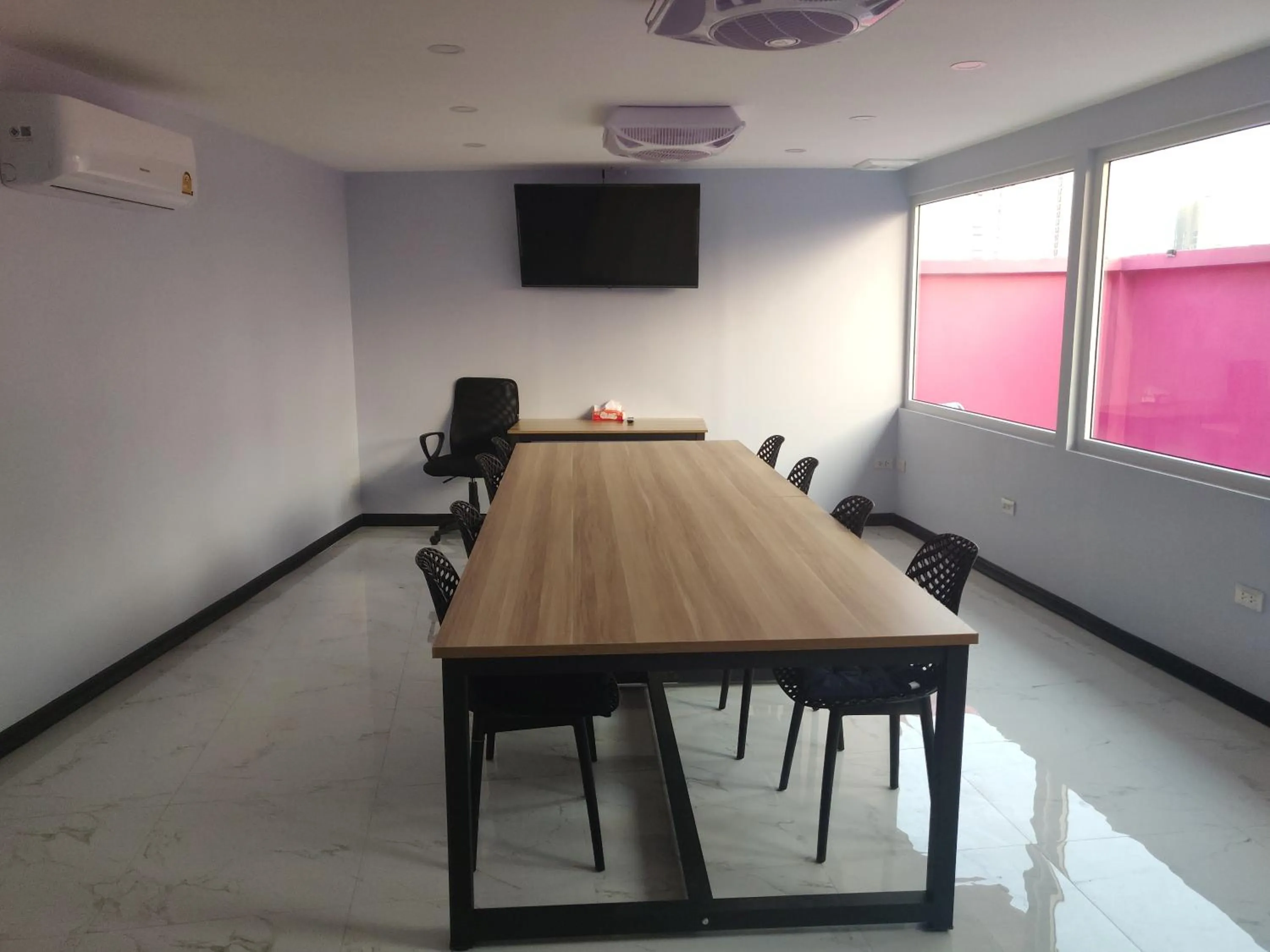 Communal lounge/ TV room in Spark Hotel - MRT Queen Sirikit - SHA Extra Plus Certified