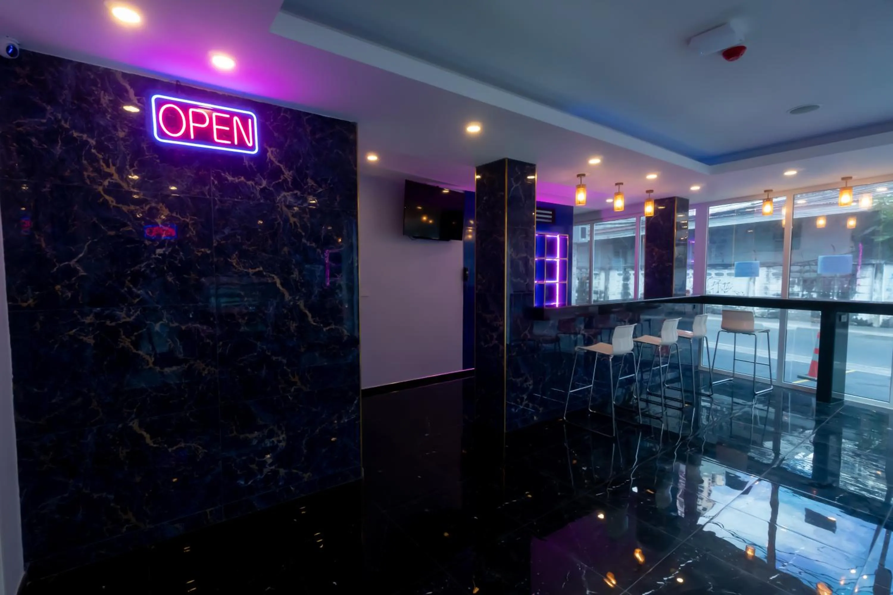 Lounge or bar in Spark Hotel - MRT Queen Sirikit - SHA Extra Plus Certified