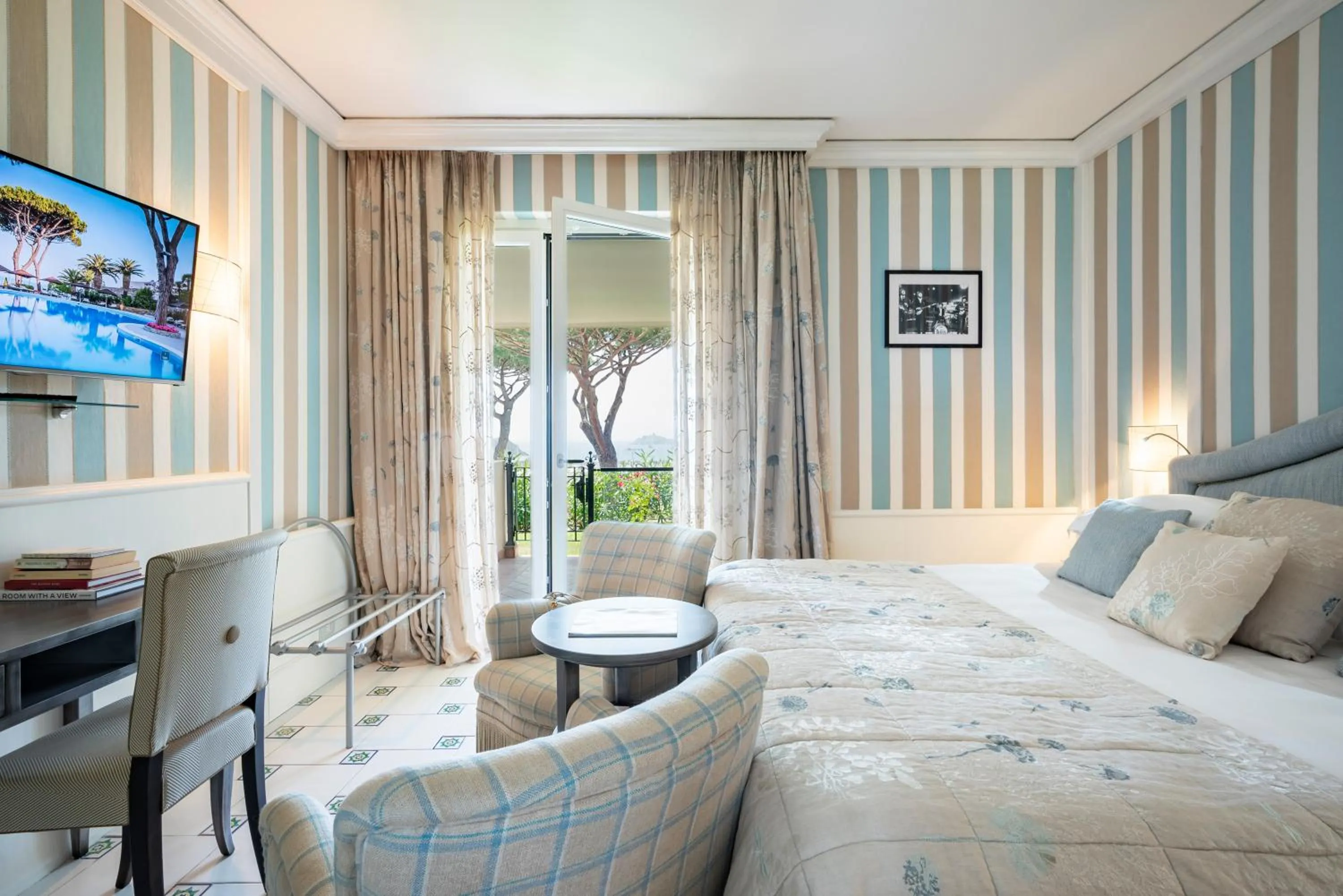 Photo of the whole room, Bed in Cala del Porto Punta Ala - Preferred Hotels