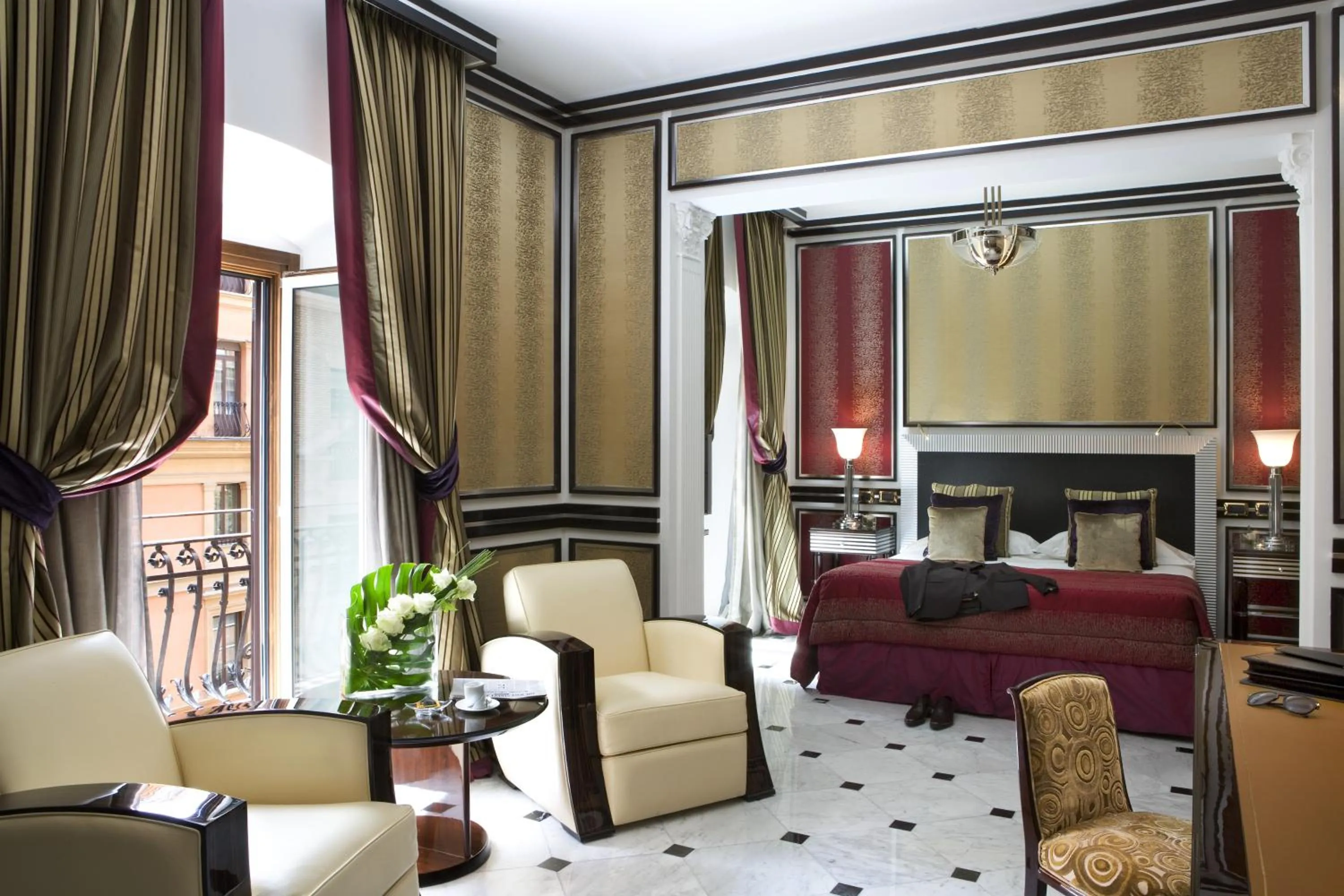 Photo of the whole room, Bed in Baglioni Hotel Regina - The Leading Hotels of the World