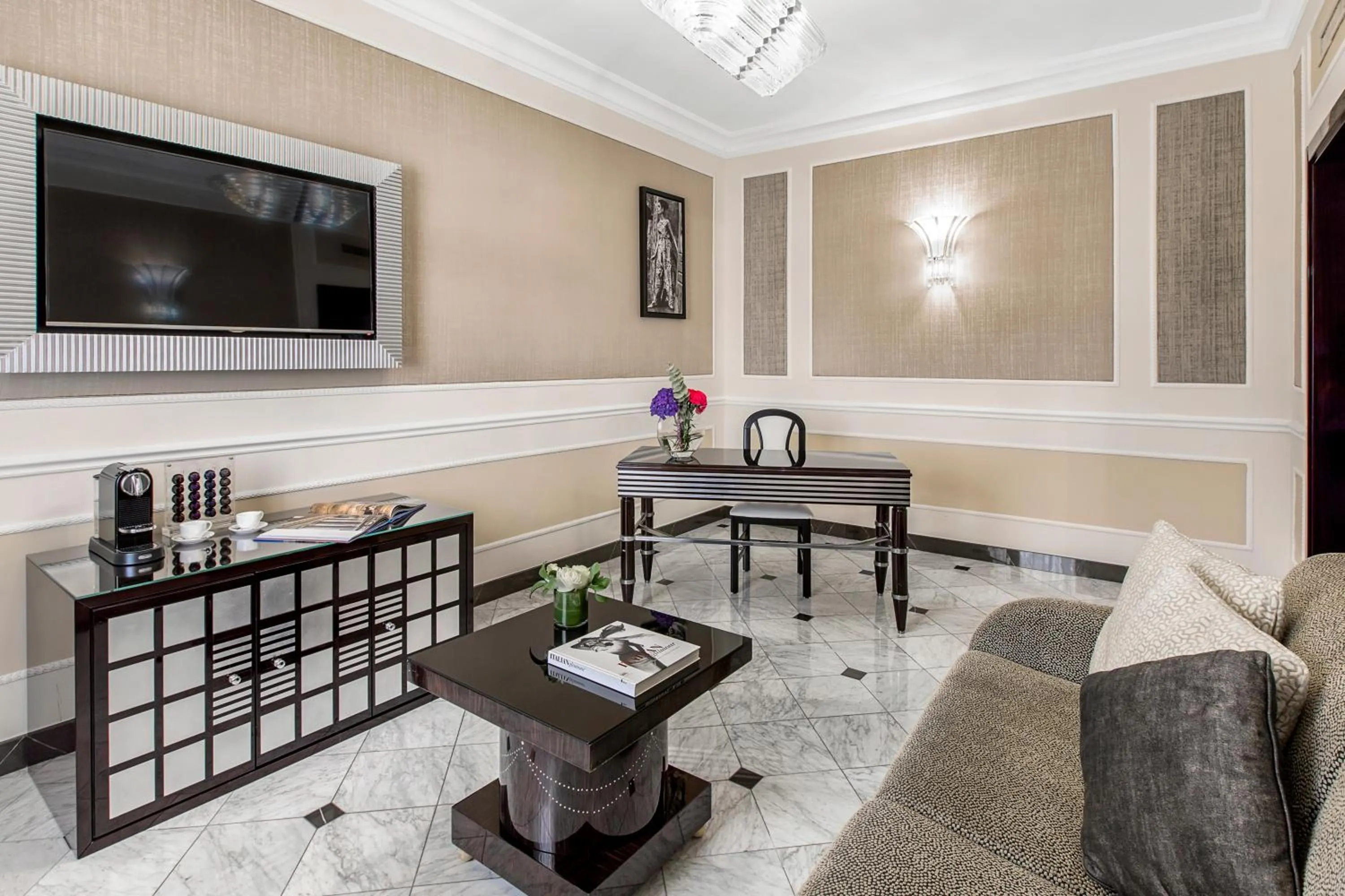 Living room in Baglioni Hotel Regina - The Leading Hotels of the World