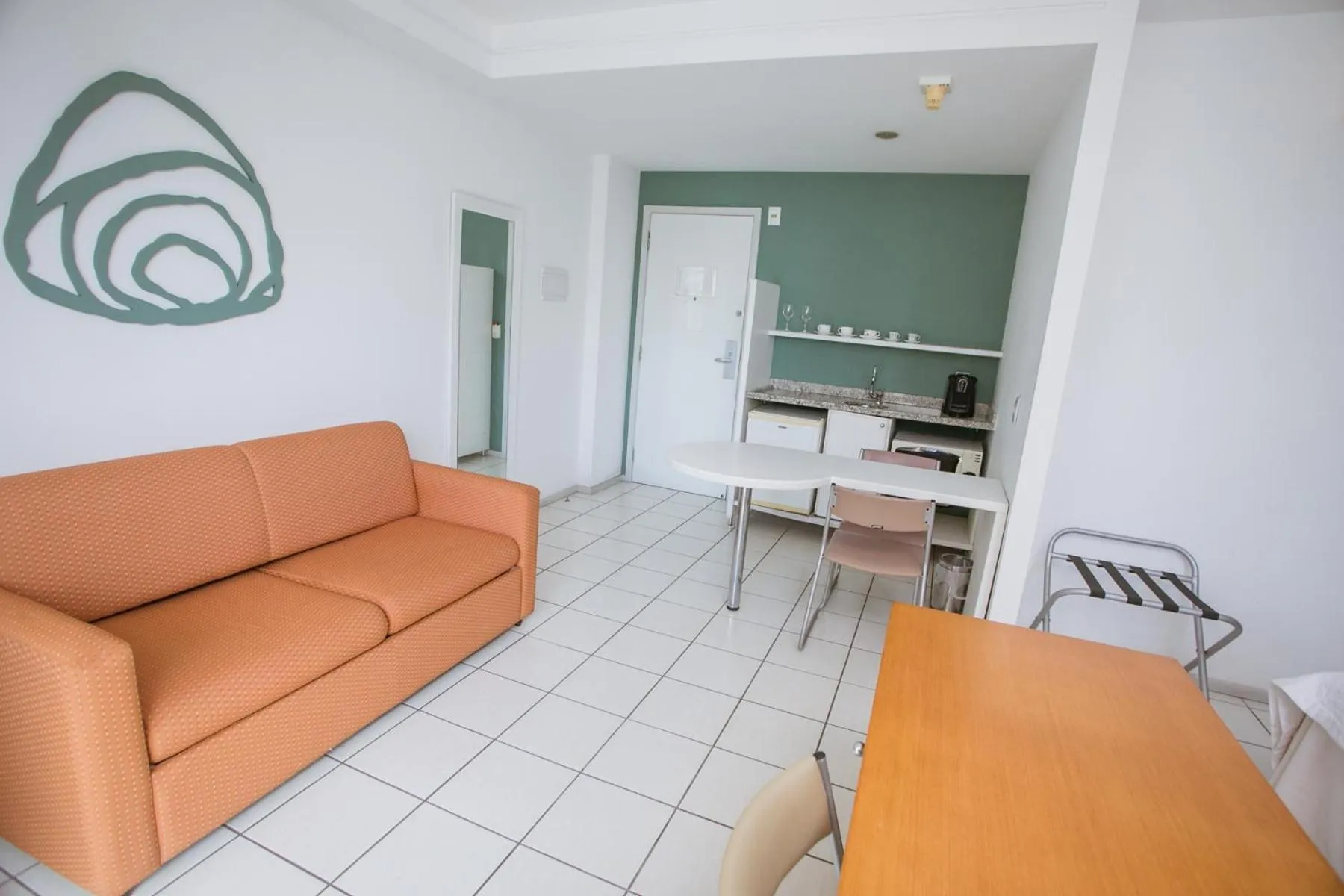 Communal lounge/ TV room in Praia do Canto Apart Hotel