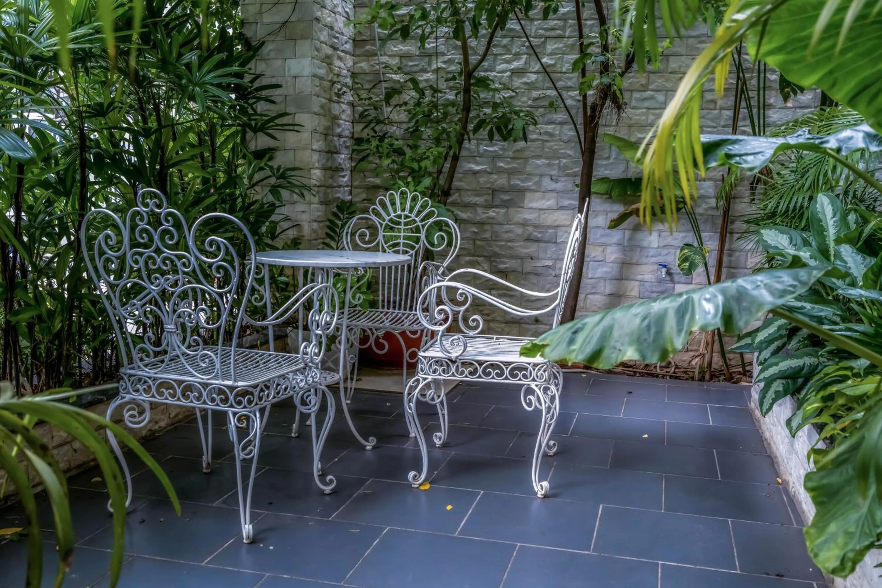 Garden in FREE AIRPORT - MISAKI Hotel by SAZI