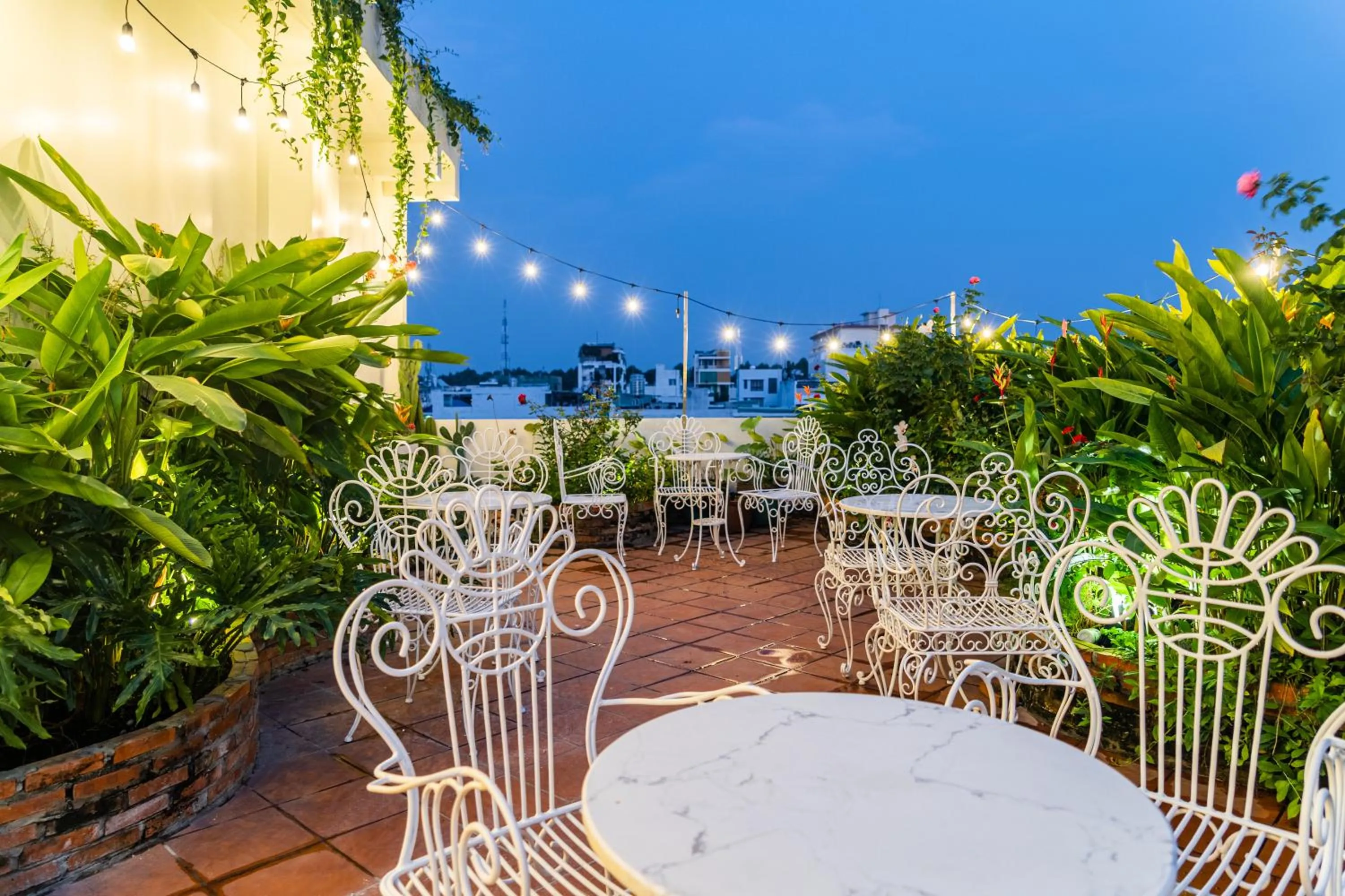 Lounge or bar in FREE AIRPORT - MISAKI Hotel by SAZI