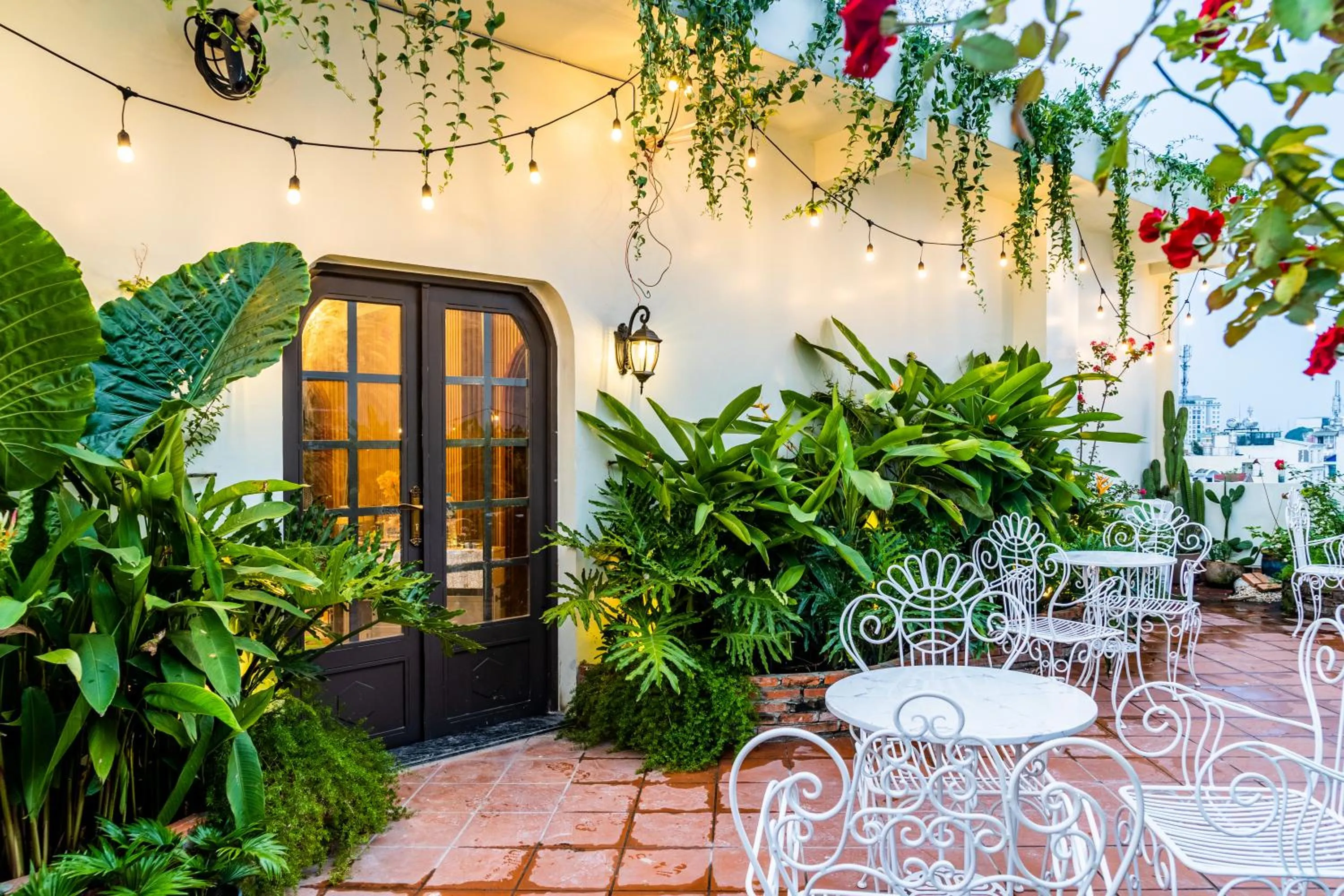 Garden in FREE AIRPORT - MISAKI Hotel by SAZI