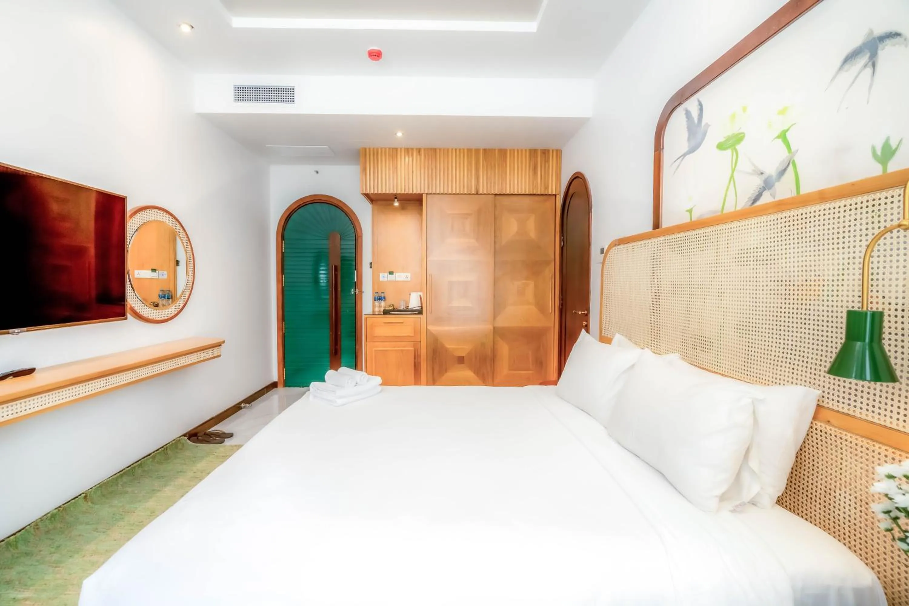 Photo of the whole room in FREE AIRPORT - MISAKI Hotel by SAZI